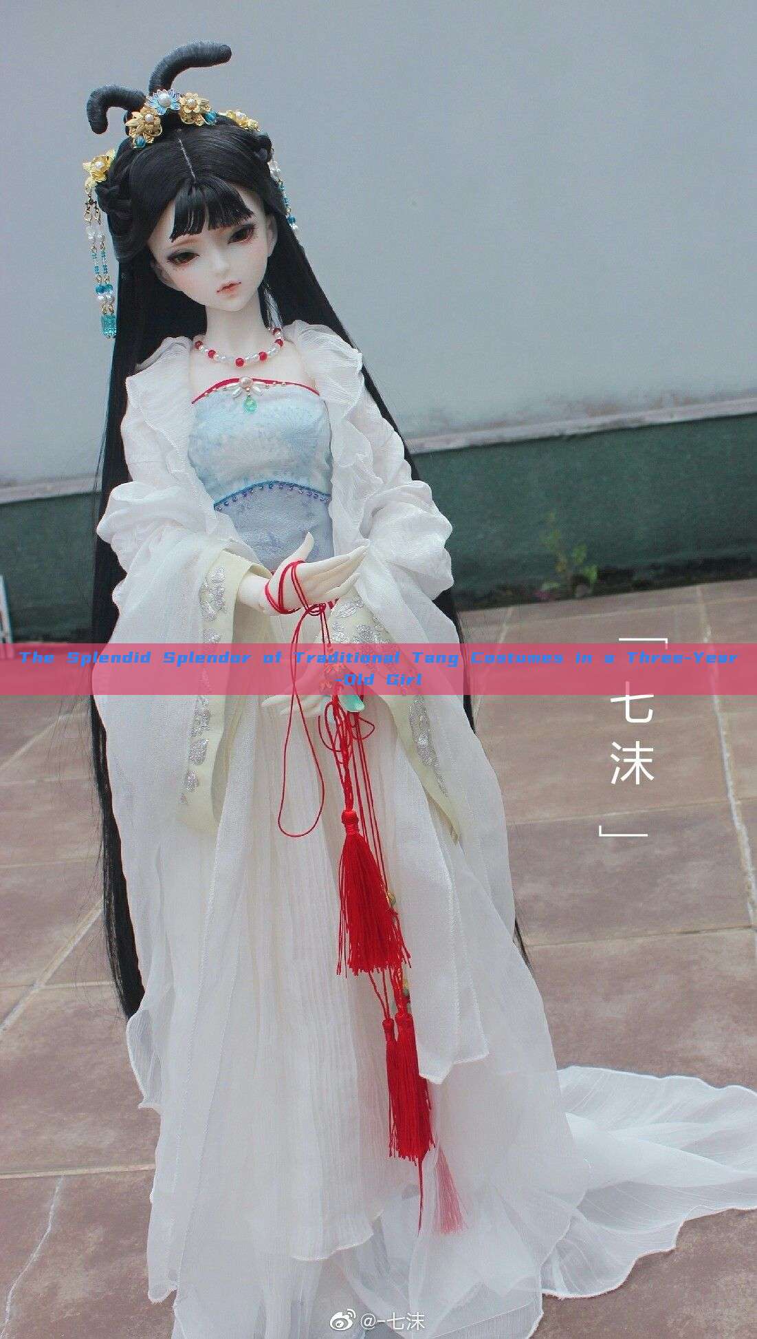 The Splendid Splendor of Traditional Tang Costumes in a Three-Year-Old Girl The Splendid Splendor of Traditional Tang Costumes in a Three-Year-Old Girl