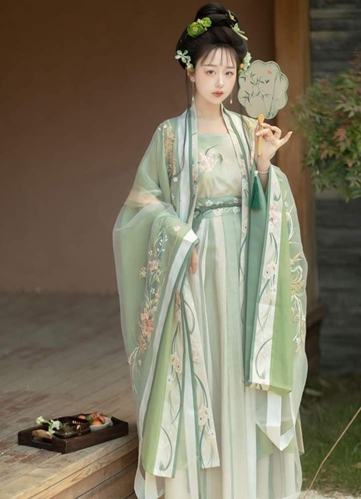 Exploring the Elegance of Ming-Style Hanfu with Square-necked,Placket-fronted Design Exploring the Elegance of Ming-Style Hanfu with Square-necked,Placket-fronted Design
