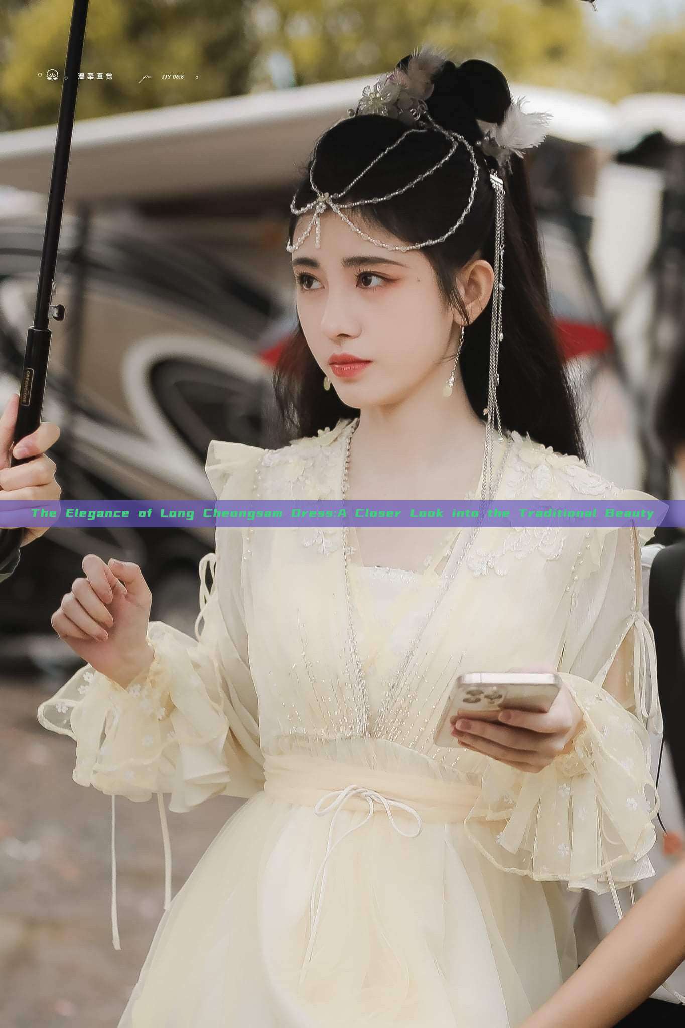 The Elegance of Long Cheongsam Dress:A Closer Look into the Traditional Beauty