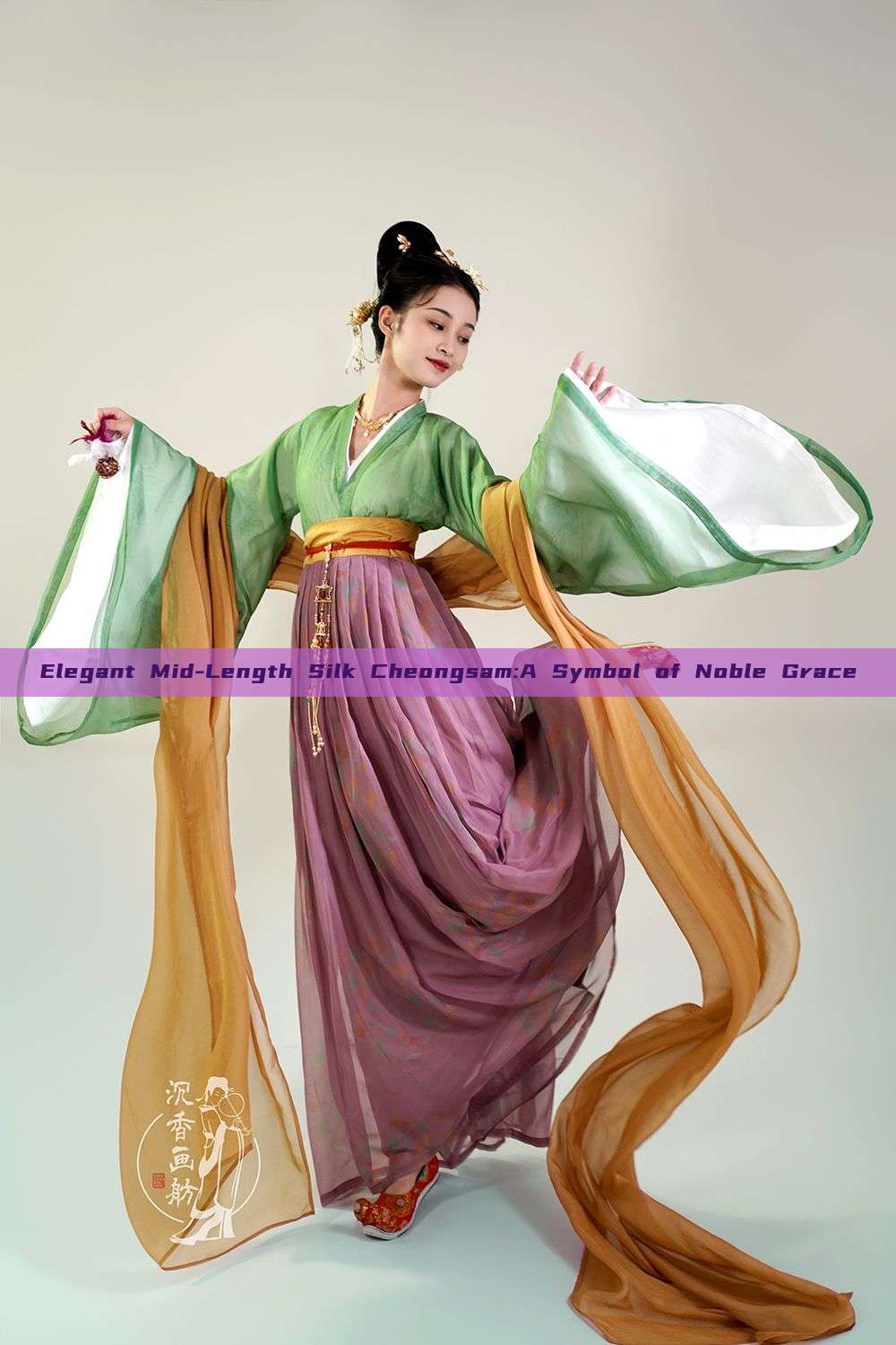 Elegant Mid-Length Silk Cheongsam:A Symbol of Noble Grace