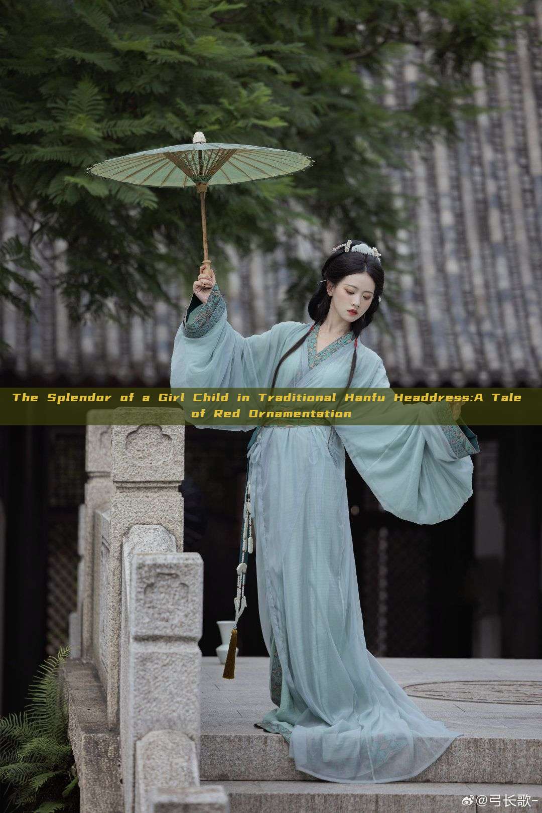 The Splendor of a Girl Child in Traditional Hanfu Headdress:A Tale of Red Ornamentation The Splendor of a Girl Child in Traditional Hanfu Headdress:A Tale of Red Ornamentation