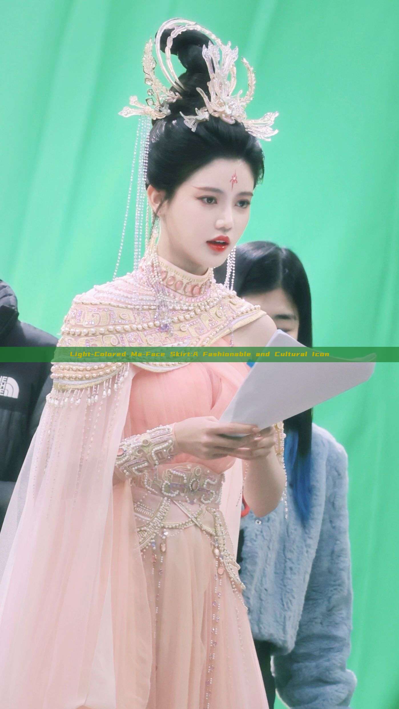 Light-Colored Ma-Face Skirt:A Fashionable and Cultural Icon