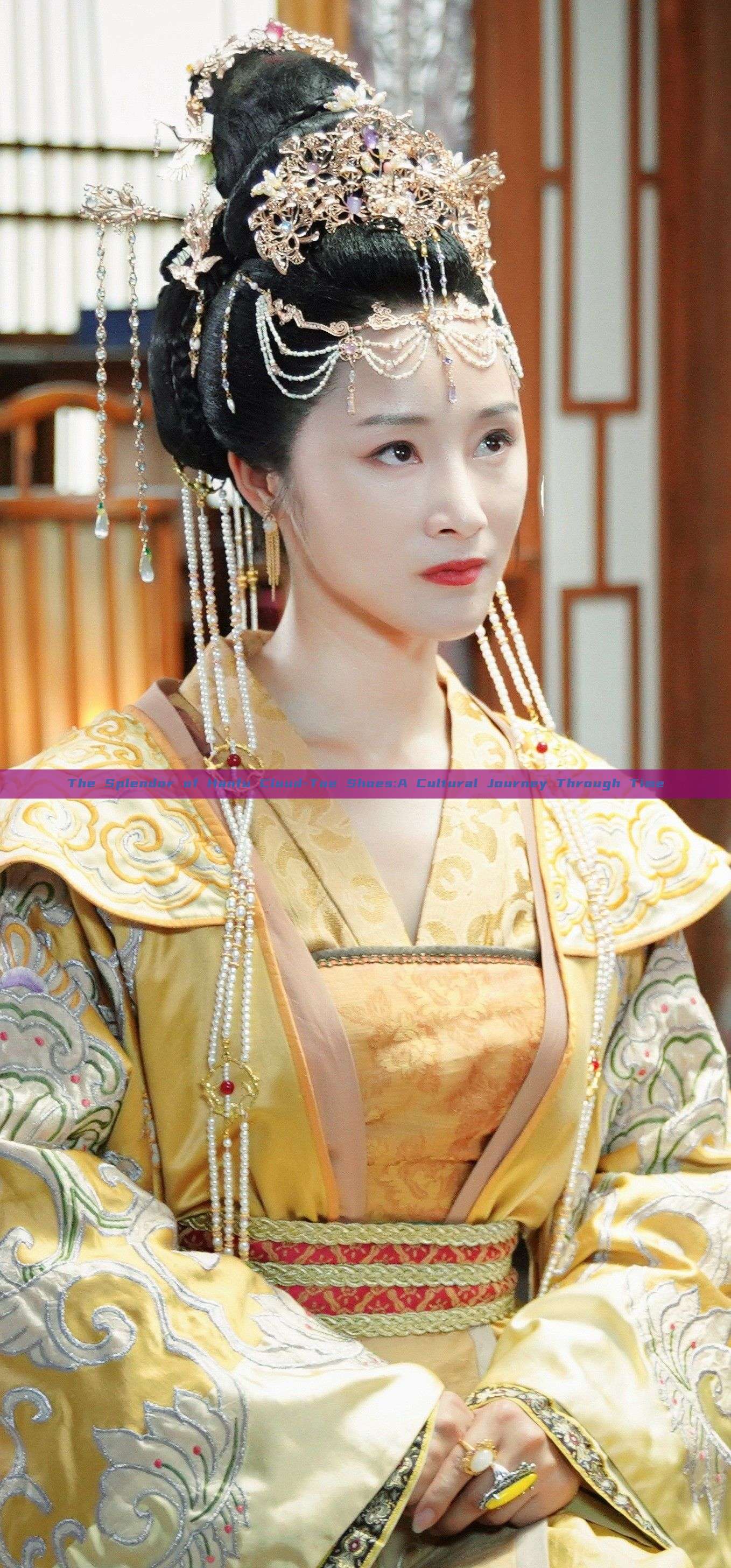 The Splendor of Hanfu Cloud-Toe Shoes:A Cultural Journey Through Time