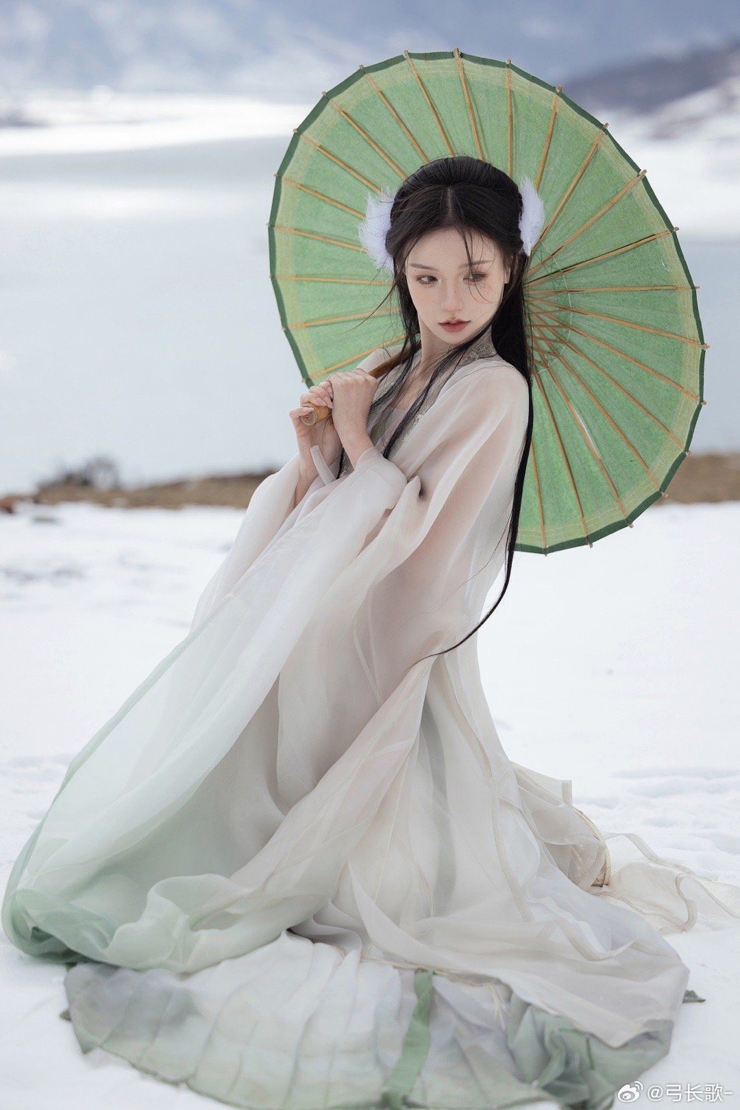 A Morning Robe Tale:The Rise of Neo-Chinese Cheongsam as a Wedding Gown for the Modern Bride