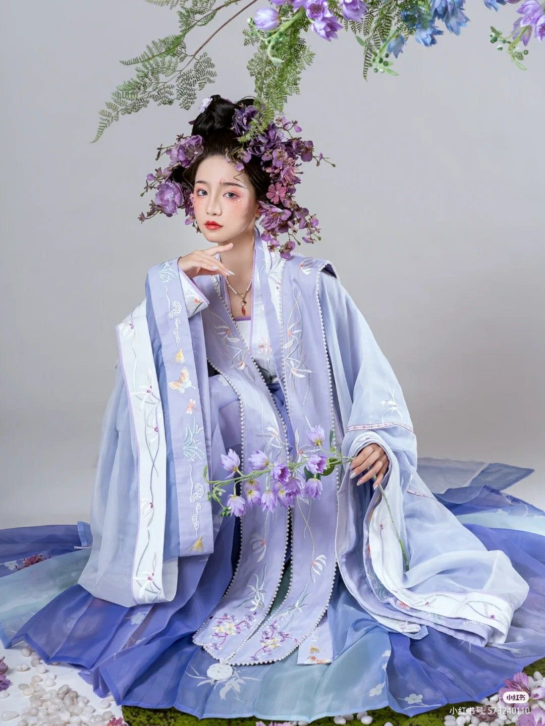 The Elegance of Half-Qipao Blouses:A Closer Look