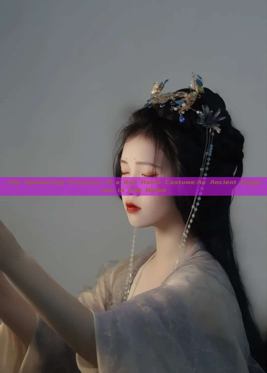 The Dominating Presence of a Red Hanfu Costume:An Ancient Elegance in Full Bloom