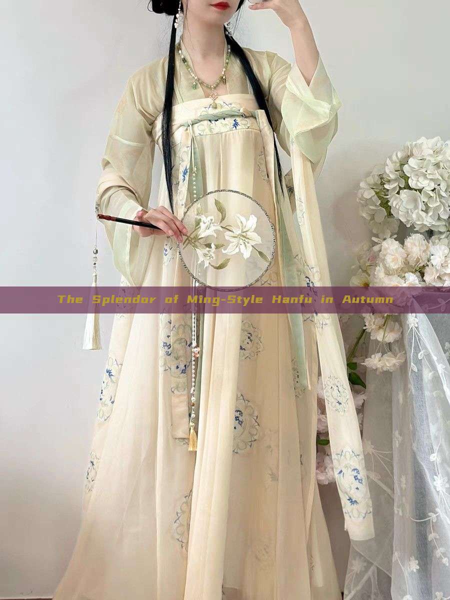 The Splendor of Ming-Style Hanfu in Autumn