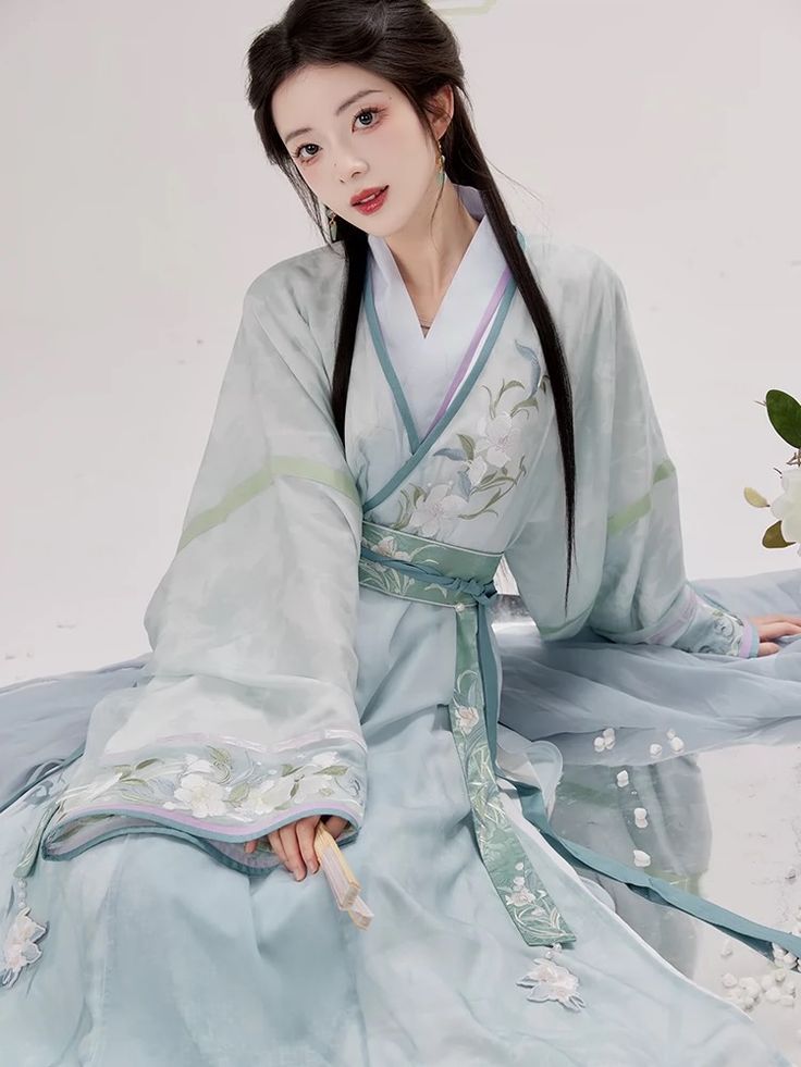 Embroidery on Soft-Soled Hanfu Shoes:A Cultural Journey Embroidery on Soft-Soled Hanfu Shoes:A Cultural Journey