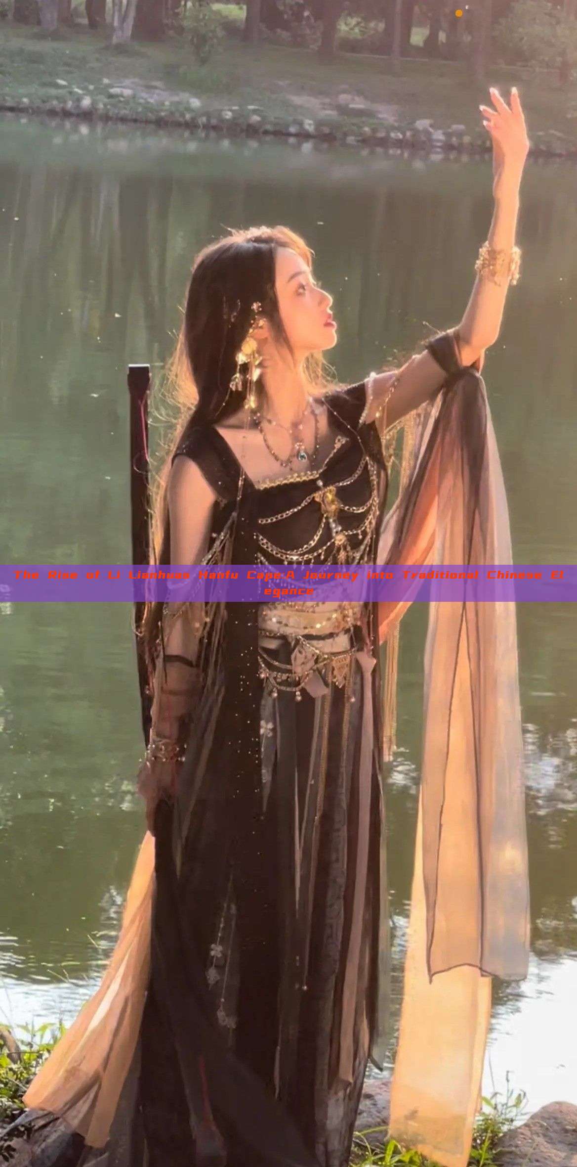 The Rise of Li Lianhuas Hanfu Cape:A Journey into Traditional Chinese Elegance