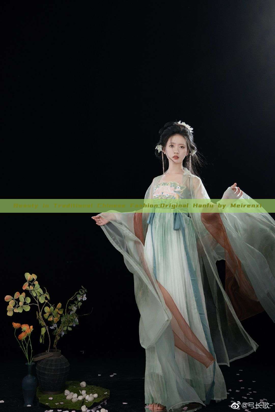 Beauty in Traditional Chinese Fashion:Original Hanfu by Meirenxi