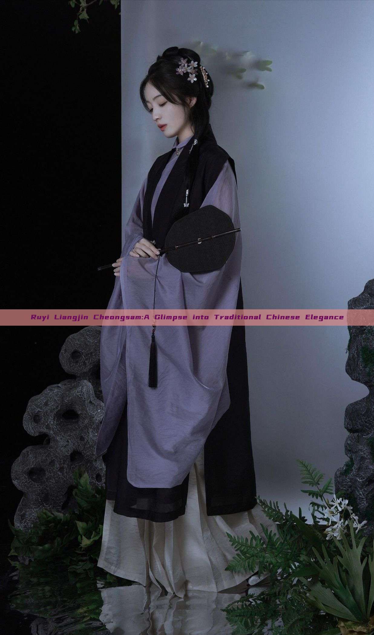 Ruyi Liangjin Cheongsam:A Glimpse into Traditional Chinese Elegance