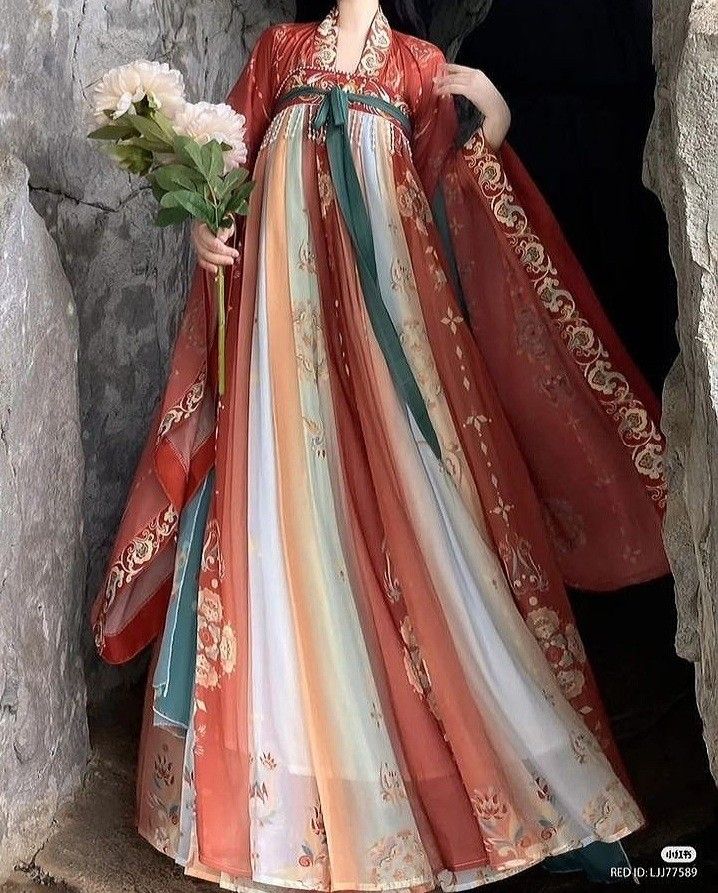 The Enchanting World of Yongye Starry River:The Story of Ling Miaomiaos Hanfu Style from Shisan Yu