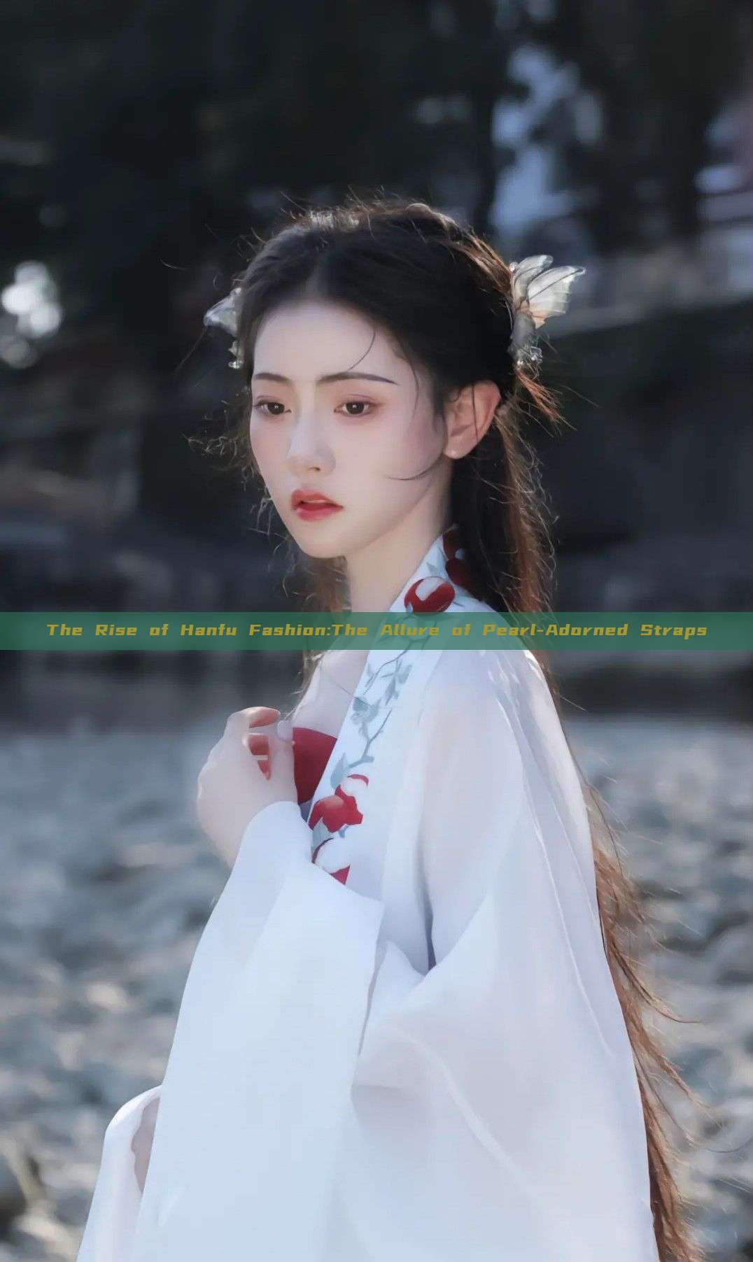 The Rise of Hanfu Fashion:The Allure of Pearl-Adorned Straps