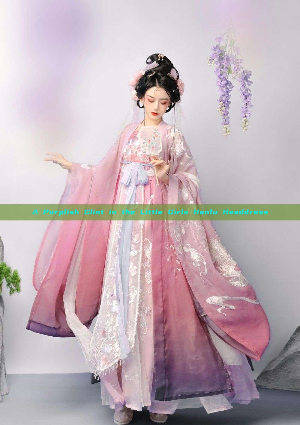 A Purplish Glint in the Little Girls Hanfu Headdress A Purplish Glint in the Little Girls Hanfu Headdress