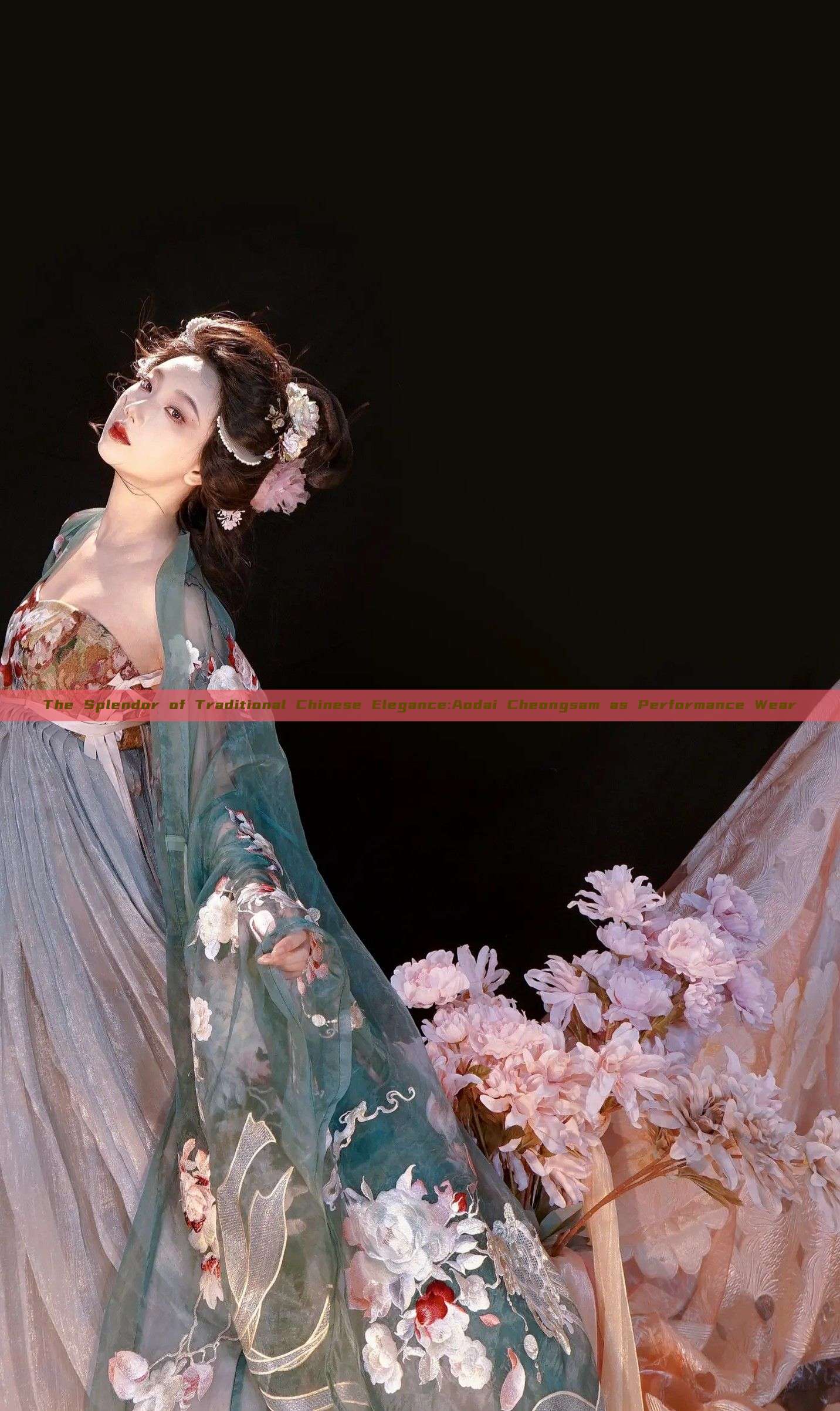 The Splendor of Traditional Chinese Elegance:Aodai Cheongsam as Performance Wear The Splendor of Traditional Chinese Elegance:Aodai Cheongsam as Performance Wear