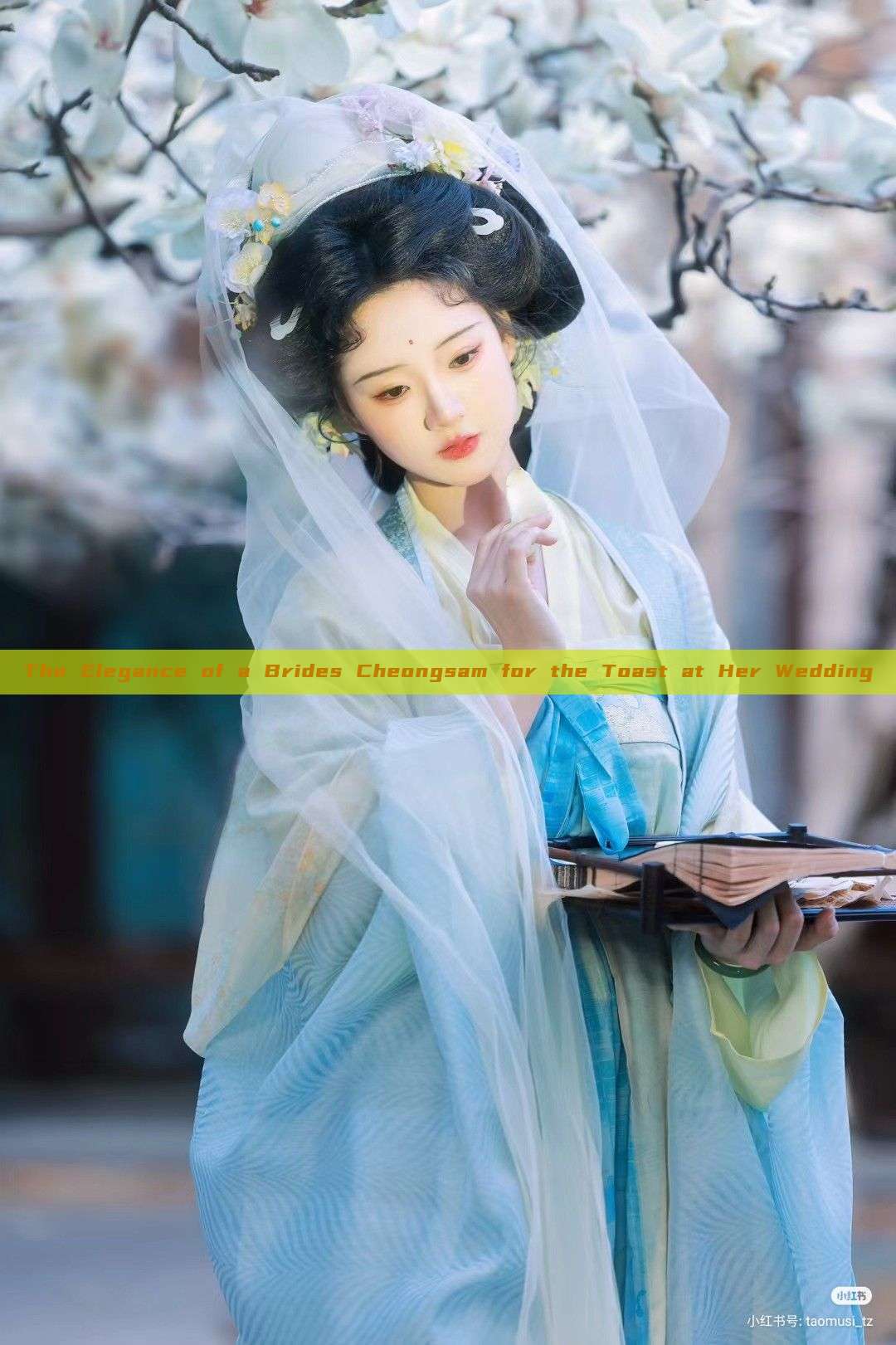 The Elegance of a Brides Cheongsam for the Toast at Her Wedding