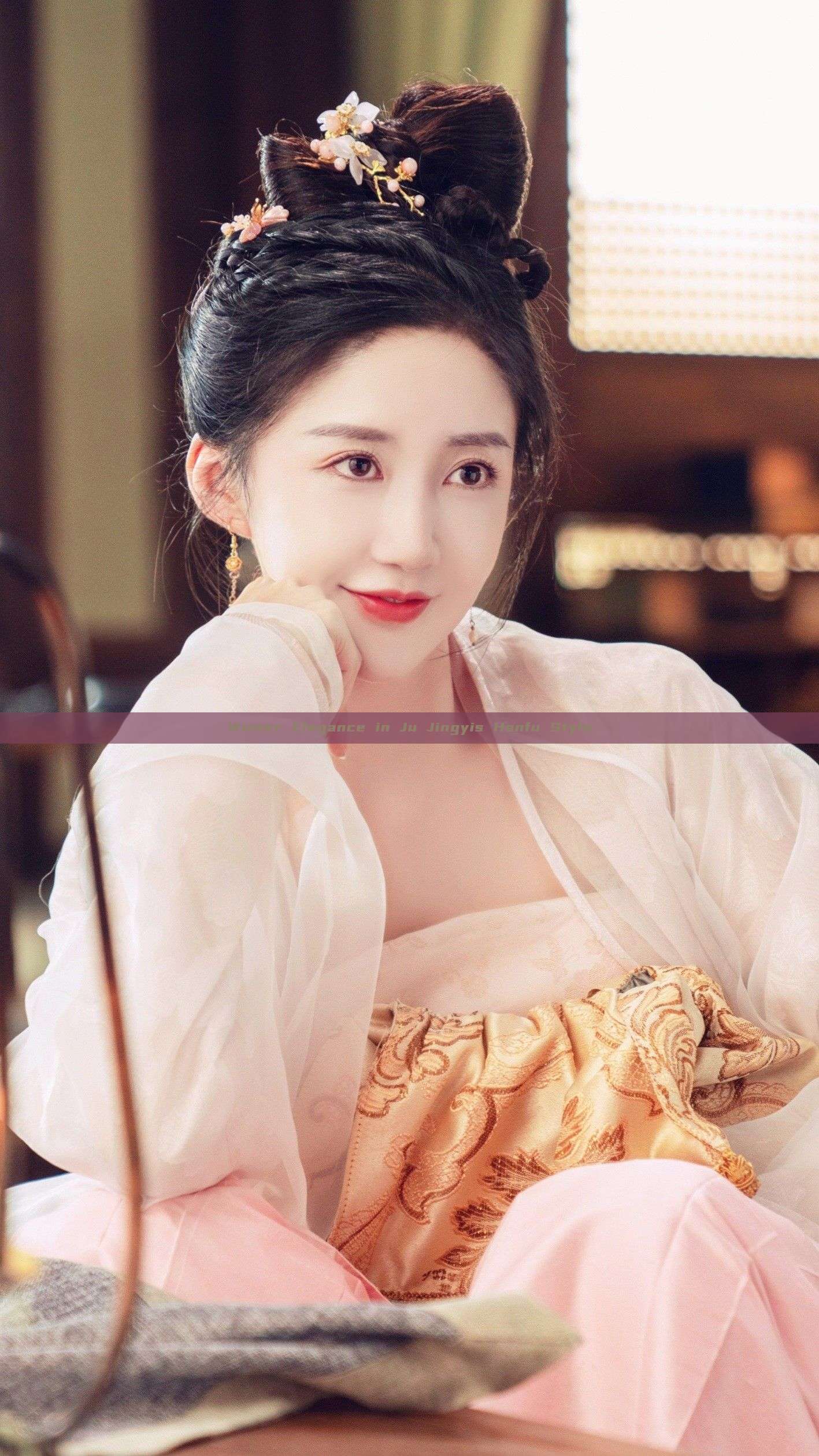 Winter Elegance in Ju Jingyis Hanfu Style