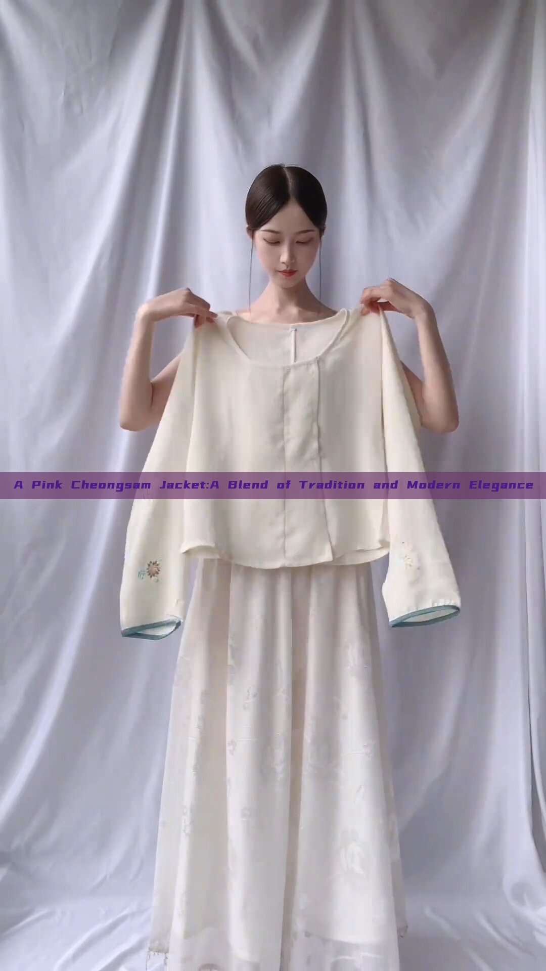 A Pink Cheongsam Jacket:A Blend of Tradition and Modern Elegance