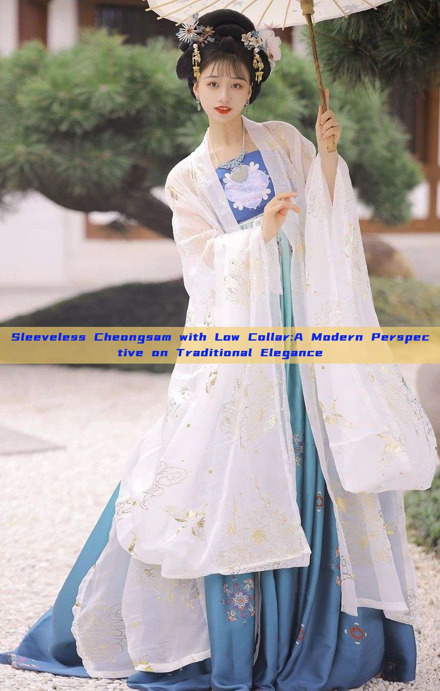 Sleeveless Cheongsam with Low Collar:A Modern Perspective on Traditional Elegance