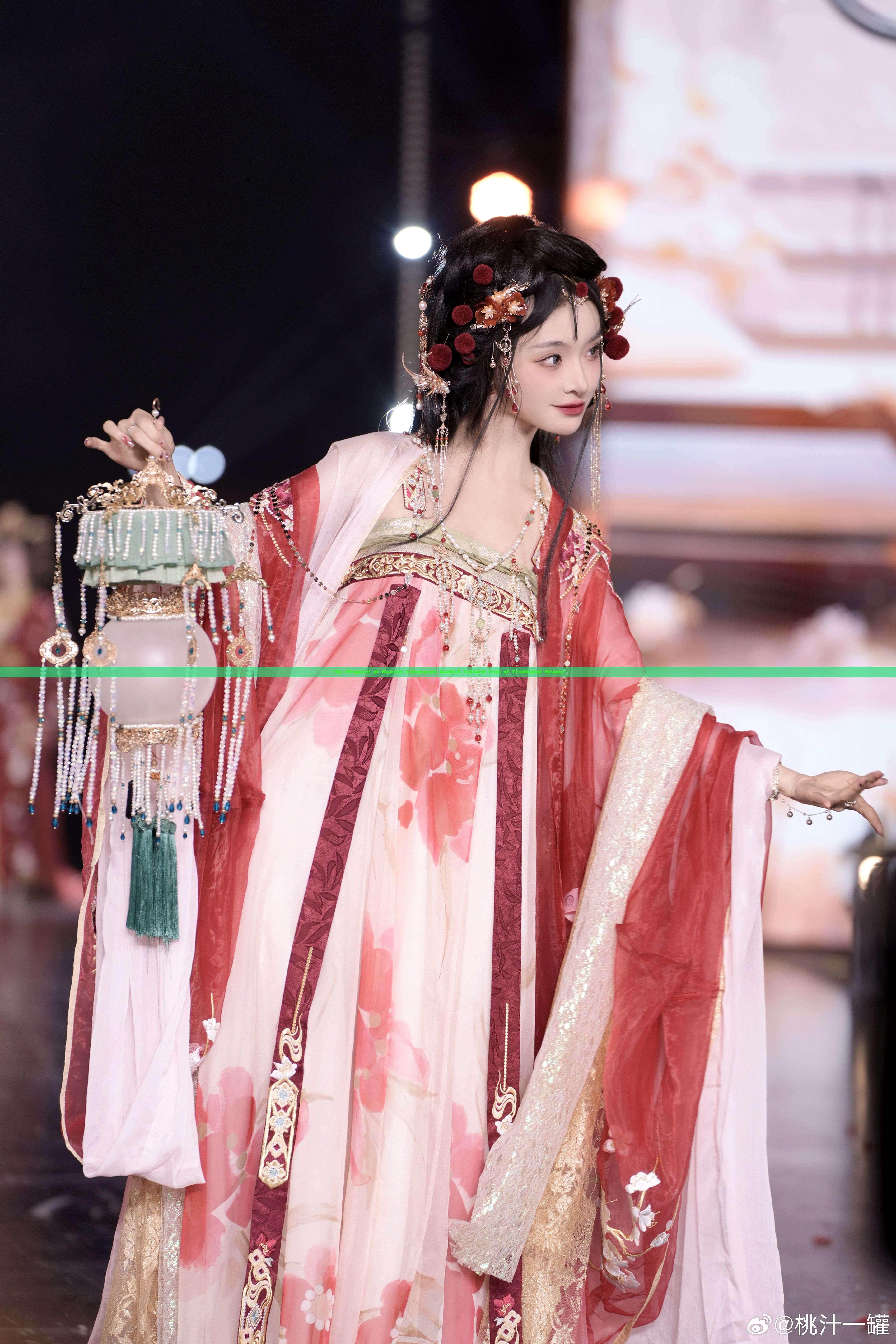 The Elegance of Womens Cheongsam Qunfu:A Cultural Icon of Traditional Beauty