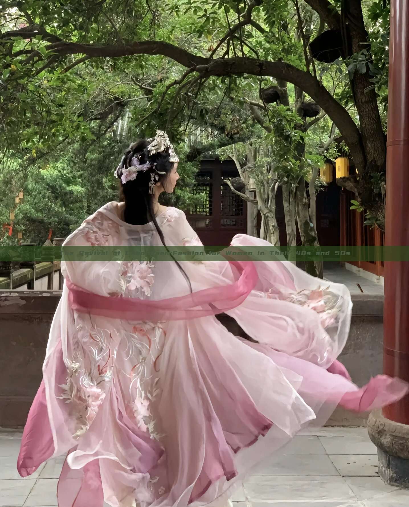 The Revival of Cheongsam:Fashion for Women in Their 40s and 50s