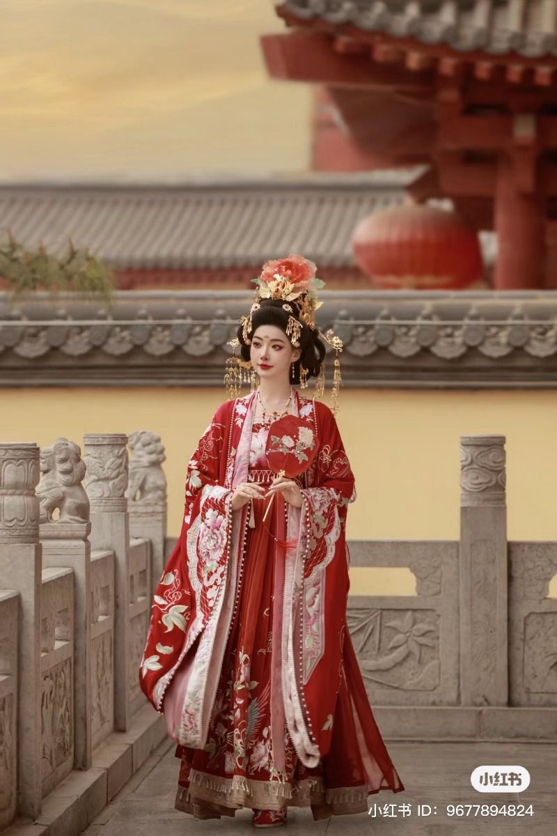 The Allure of Black Cheongsam:A Glimpse into the Traditional Beauty of the Republic Era The Allure of Black Cheongsam:A Glimpse into the Traditional Beauty of the Republic Era
