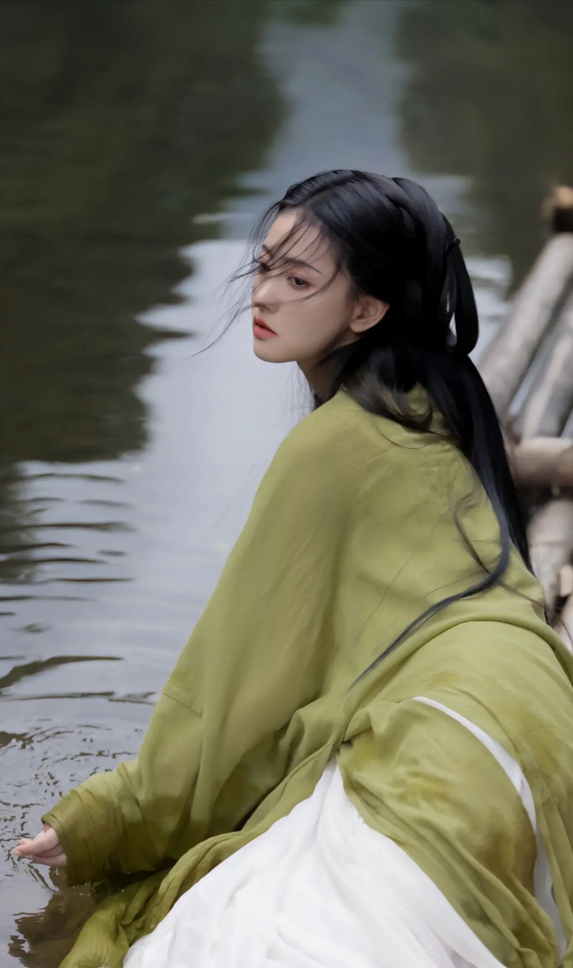 Professional Women in Ancient Hanfu Style:The Rise of Traditional Workwear in the Workplace Professional Women in Ancient Hanfu Style:The Rise of Traditional Workwear in the Workplace