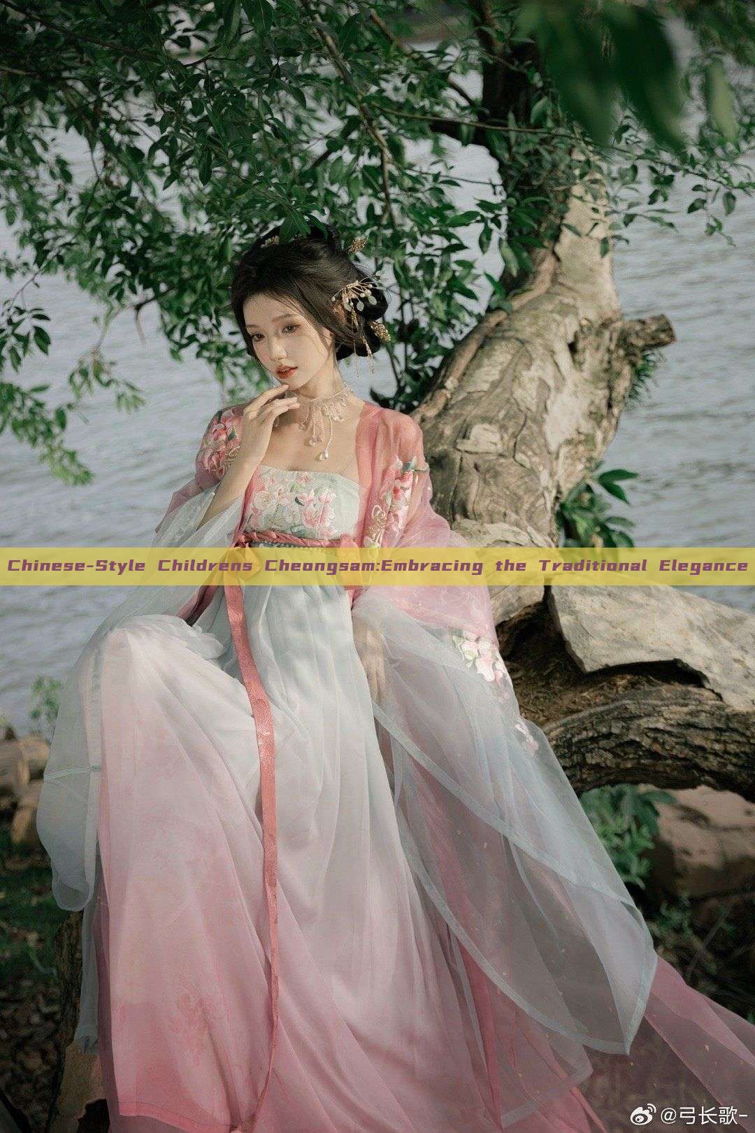Chinese-Style Childrens Cheongsam:Embracing the Traditional Elegance