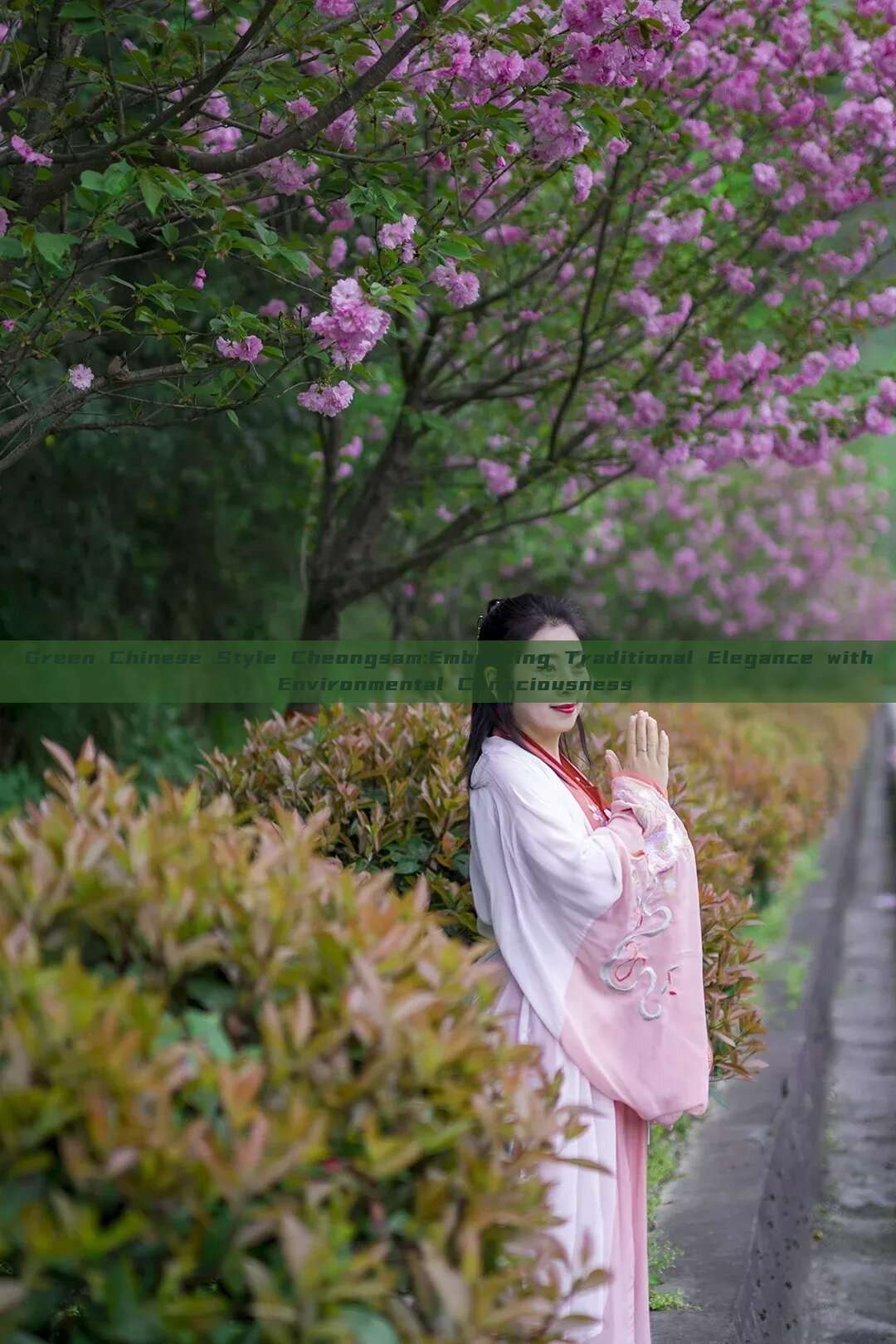 Green Chinese Style Cheongsam:Embracing Traditional Elegance with Environmental Consciousness Green Chinese Style Cheongsam:Embracing Traditional Elegance with Environmental Consciousness