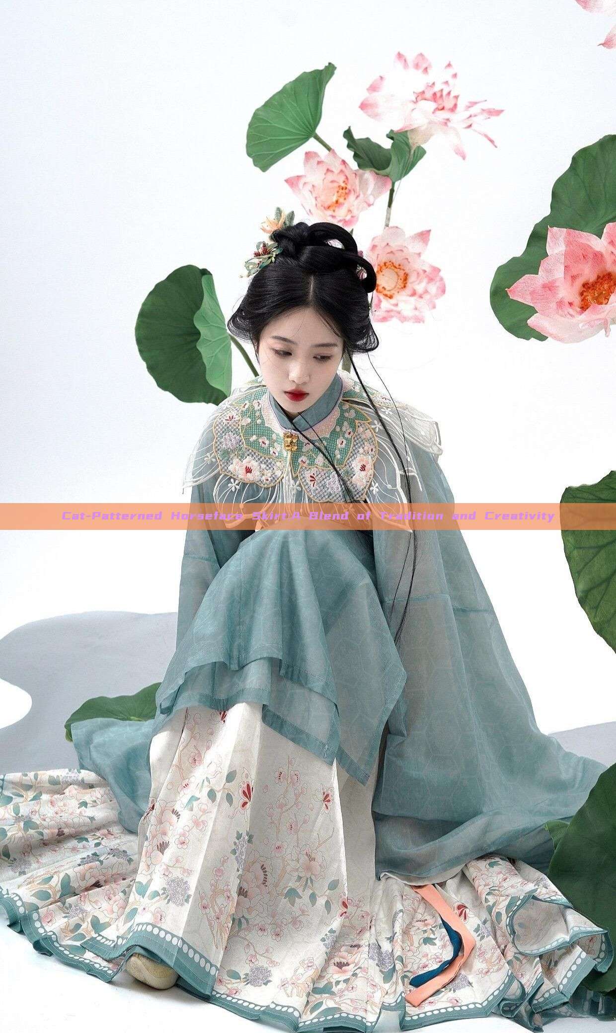 Cat-Patterned Horseface Skirt:A Blend of Tradition and Creativity