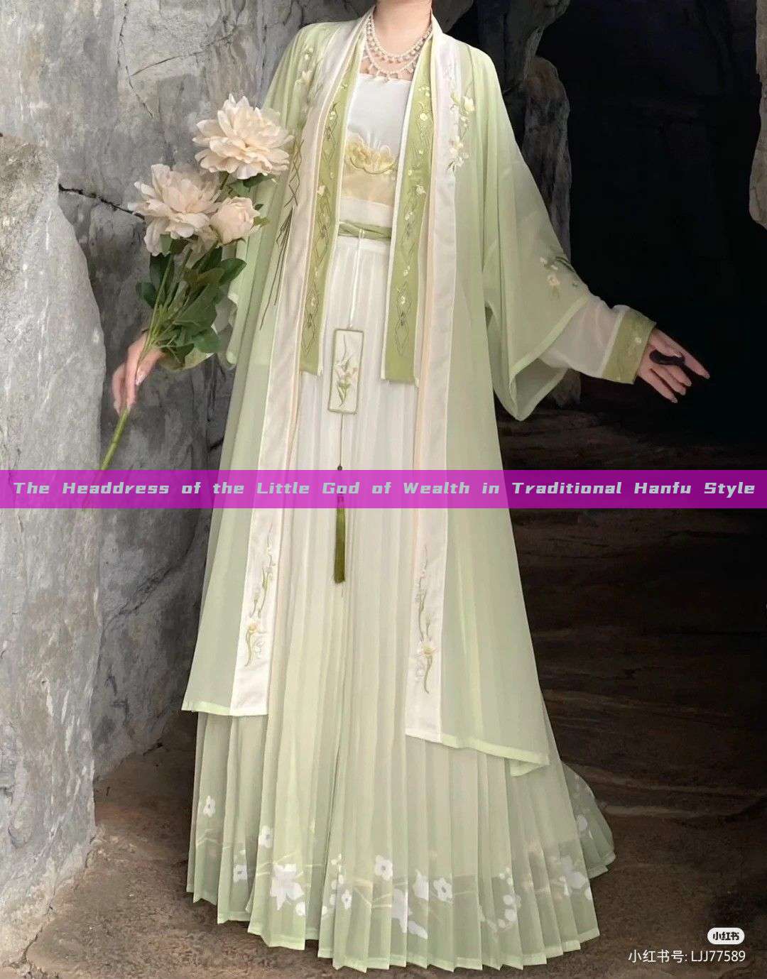The Headdress of the Little God of Wealth in Traditional Hanfu Style