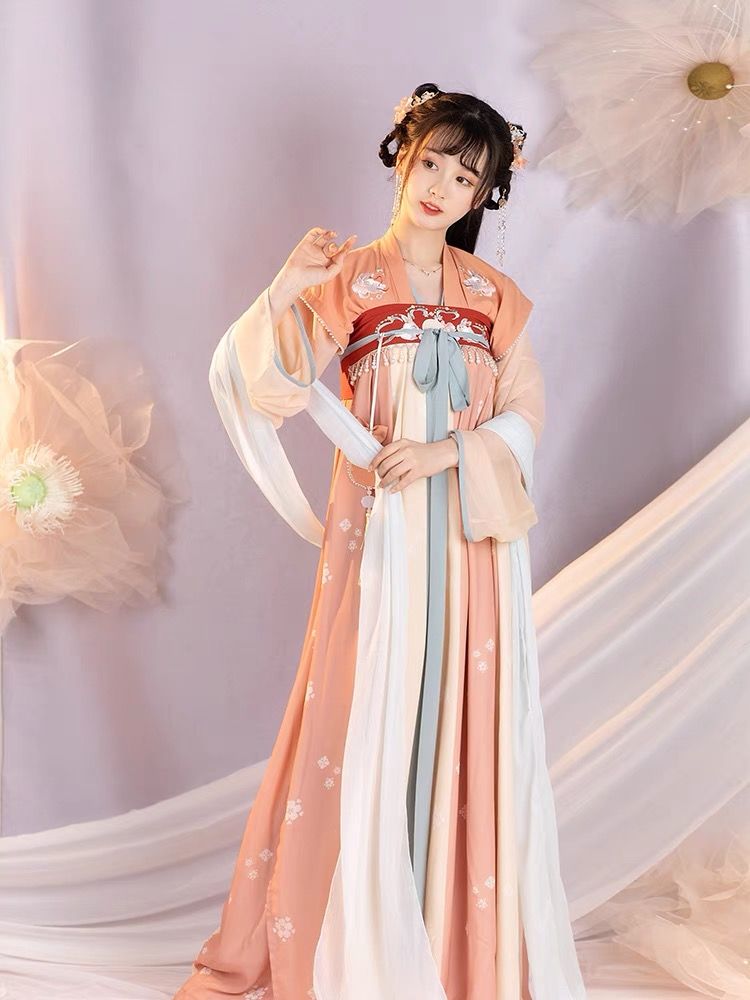 The Warlords Wife in Cheongsam:The Role of Concubines in a Traditional Chinese Context