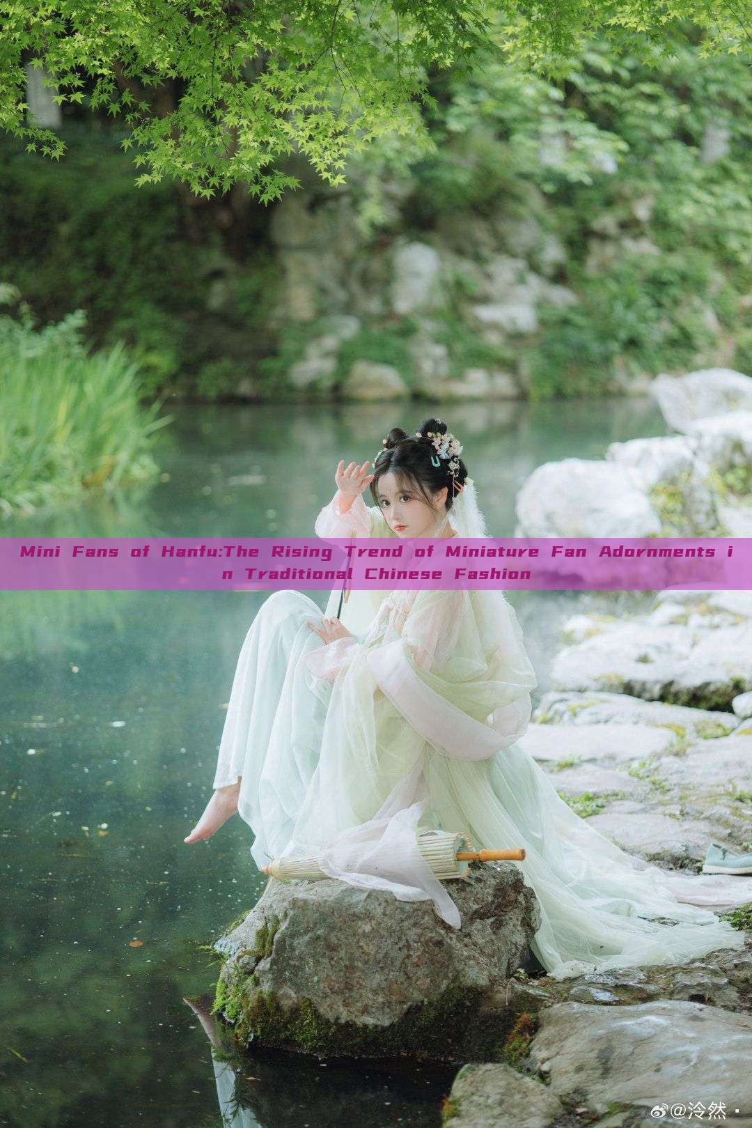 Mini Fans of Hanfu:The Rising Trend of Miniature Fan Adornments in Traditional Chinese Fashion Mini Fans of Hanfu:The Rising Trend of Miniature Fan Adornments in Traditional Chinese Fashion