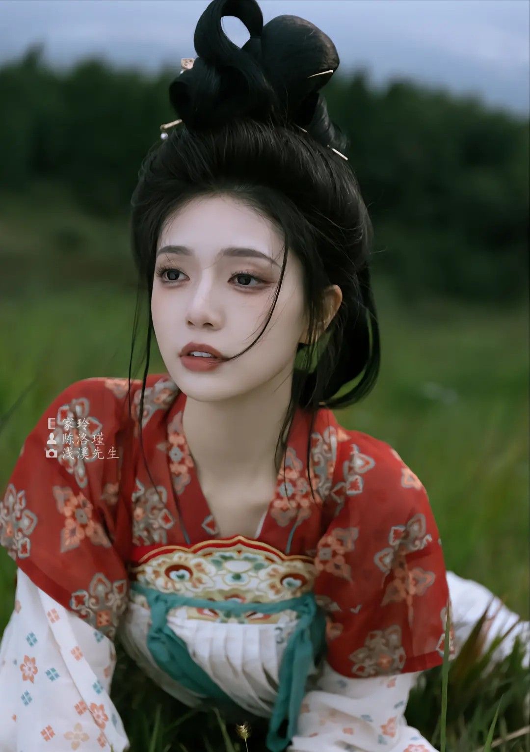 Neo-Ming Style:The Evolution of the Traditional Chinese Horseface Skirt Neo-Ming Style:The Evolution of the Traditional Chinese Horseface Skirt