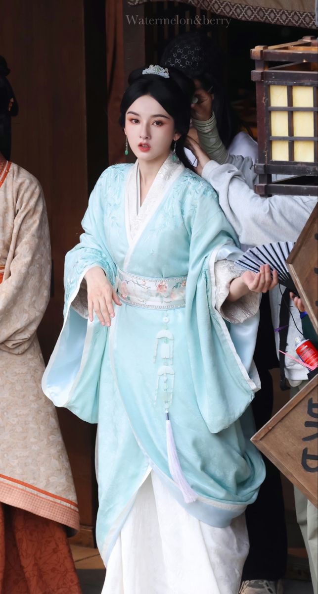 Luxurious Silk Cheongsam with the Enchanting Charm of Xiangyunsha Luxurious Silk Cheongsam with the Enchanting Charm of Xiangyunsha
