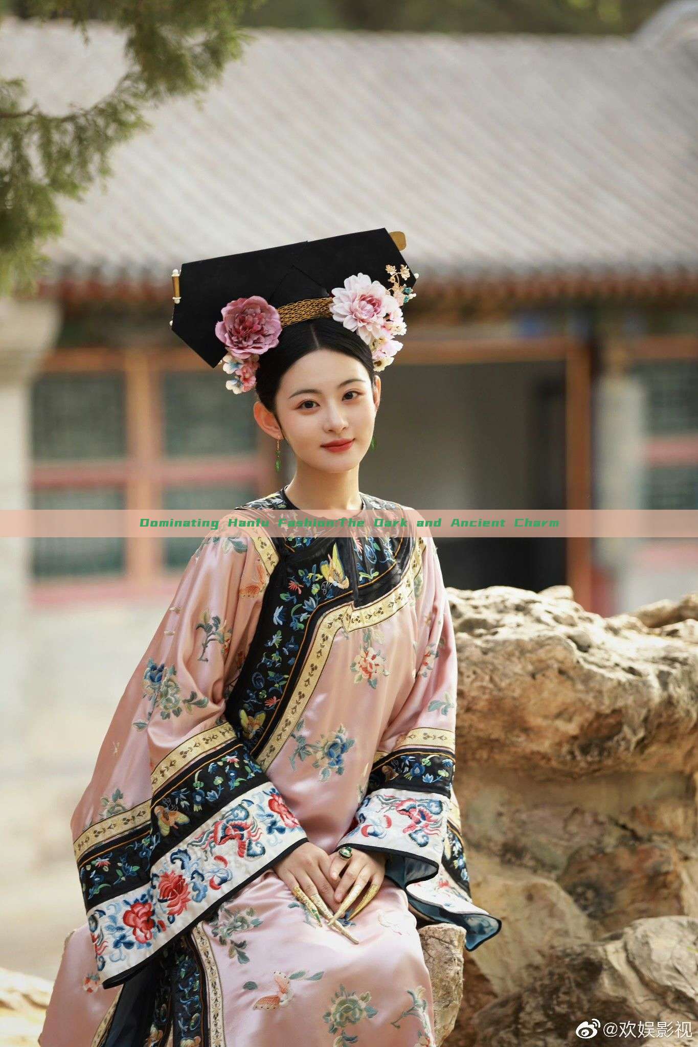 Dominating Hanfu Fashion:The Dark and Ancient Charm Dominating Hanfu Fashion:The Dark and Ancient Charm