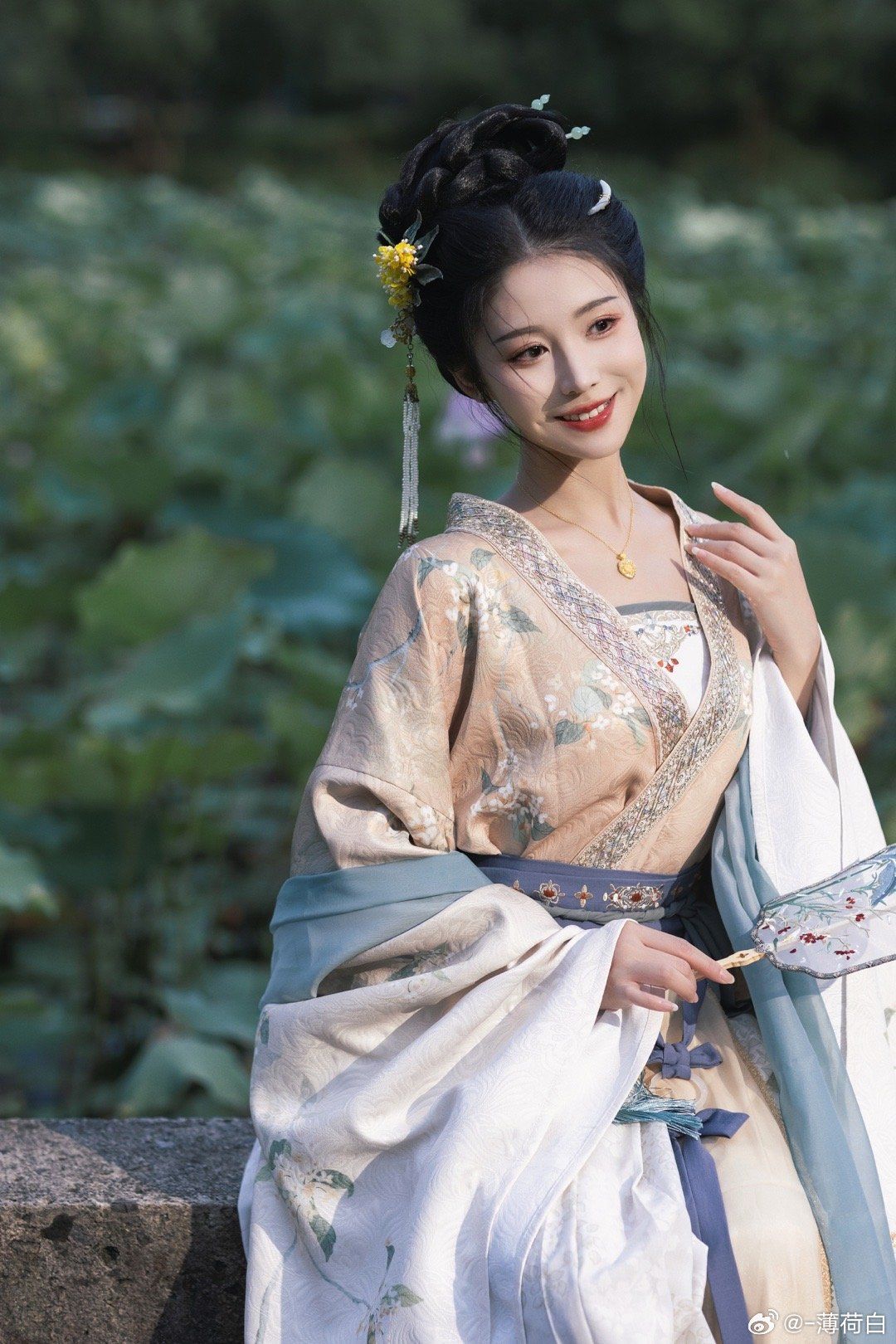 The Blue Plaid Cheongsam:A Classic Elegance The Blue Plaid Cheongsam:A Classic Elegance