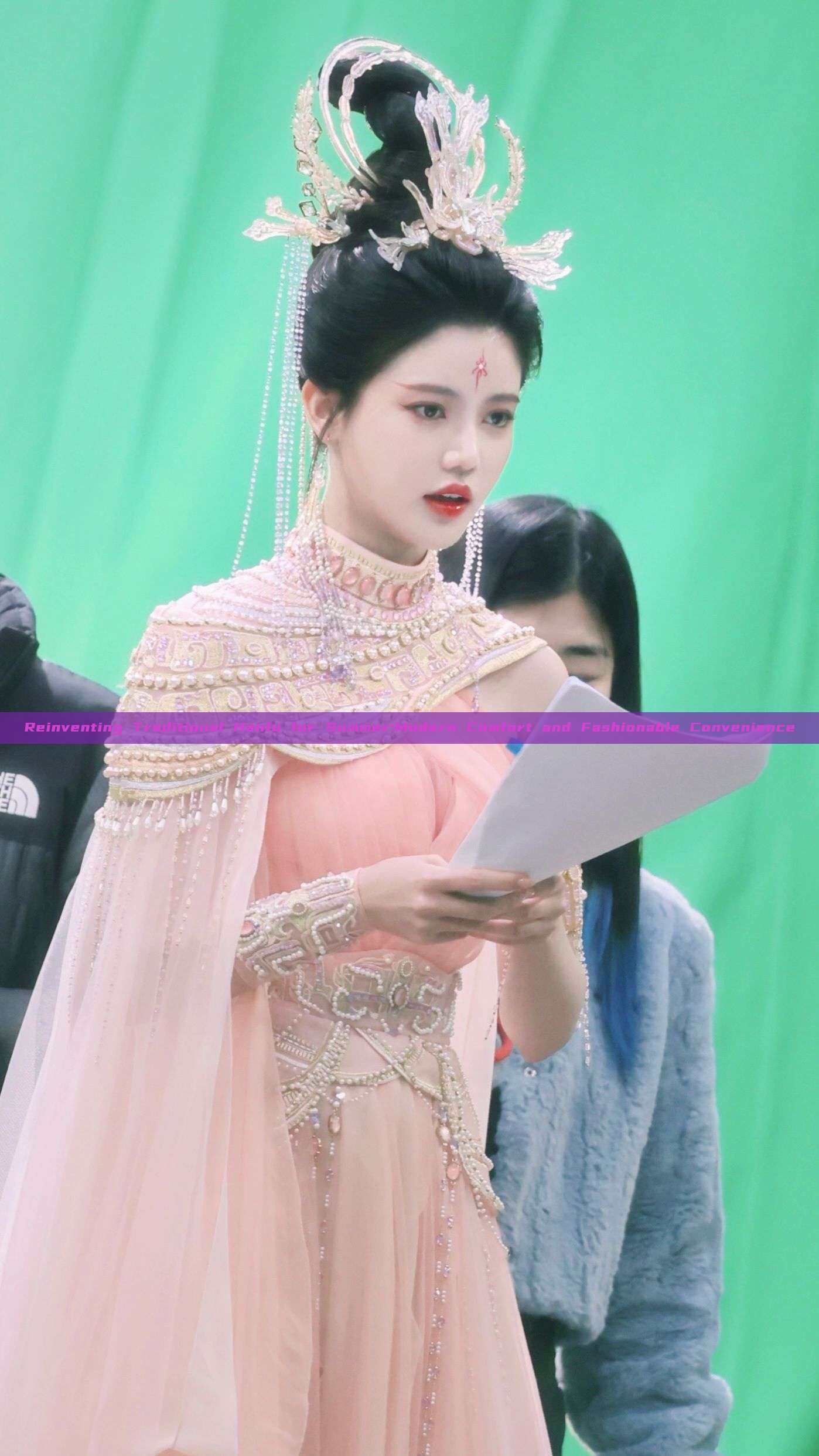 Reinventing Traditional Hanfu for Summer:Modern Comfort and Fashionable Convenience