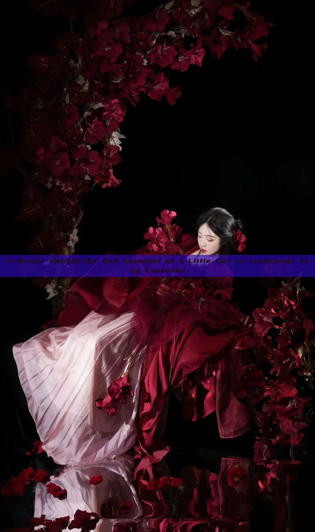 A Winter Delight:The Red Ensemble of a Little Girl in Traditional Tang Costumes