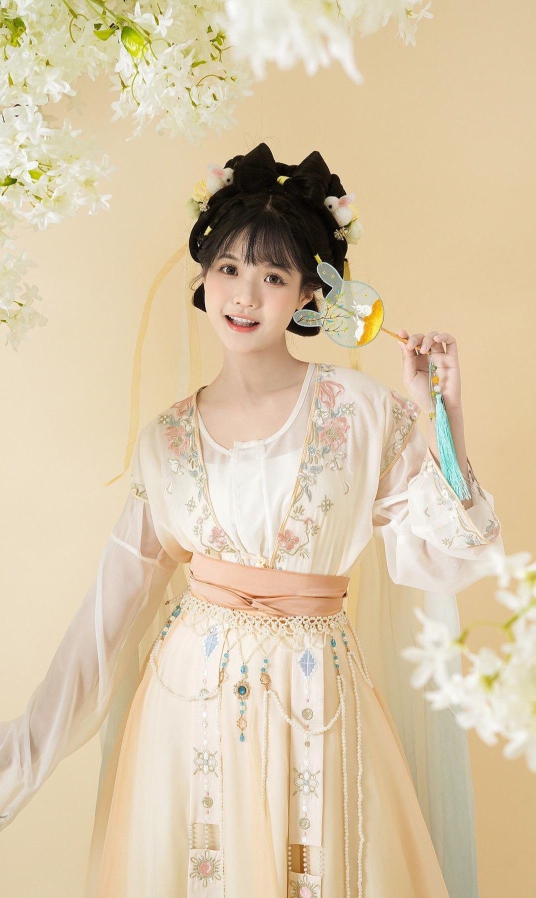The Art of Layering:Traditional Tang Suit with Modern Base Layers The Art of Layering:Traditional Tang Suit with Modern Base Layers
