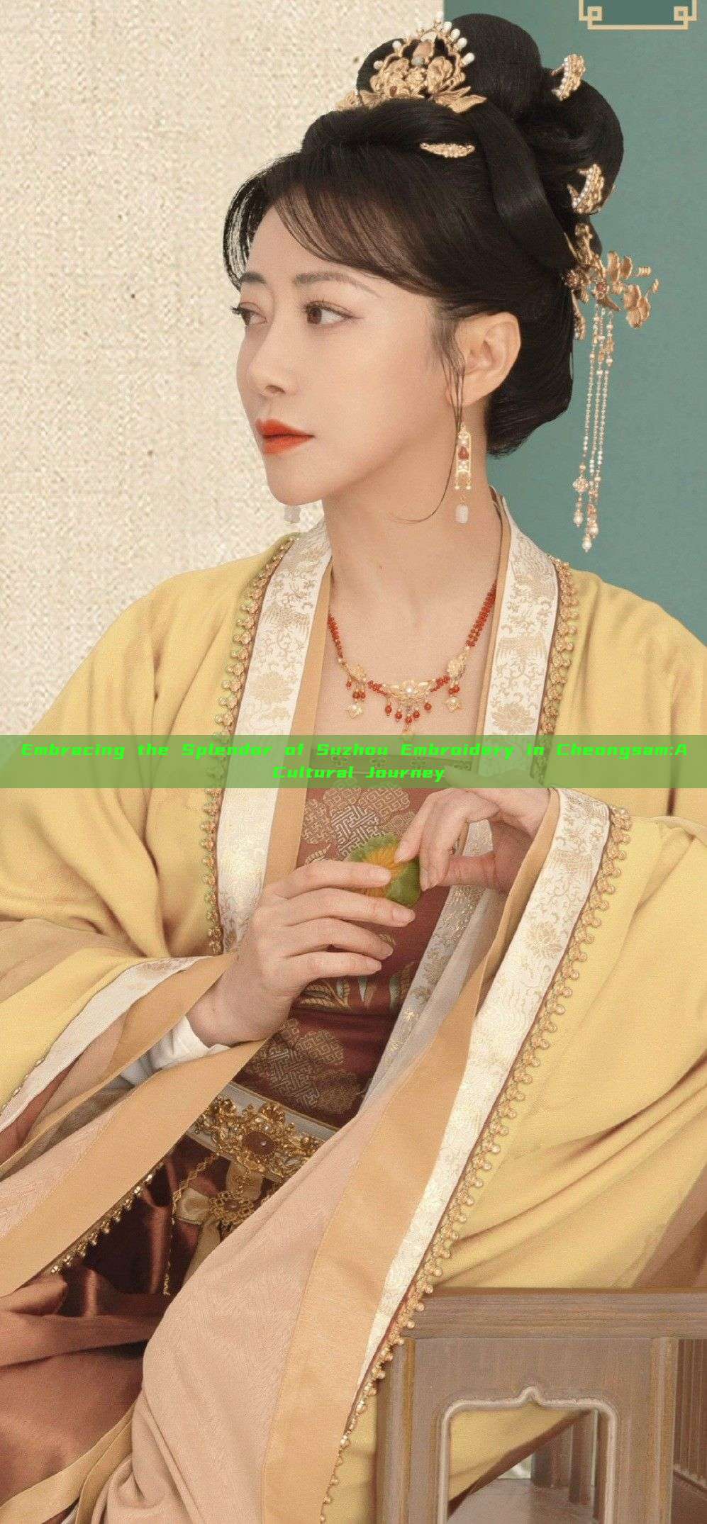 Embracing the Splendor of Suzhou Embroidery in Cheongsam:A Cultural Journey Embracing the Splendor of Suzhou Embroidery in Cheongsam:A Cultural Journey