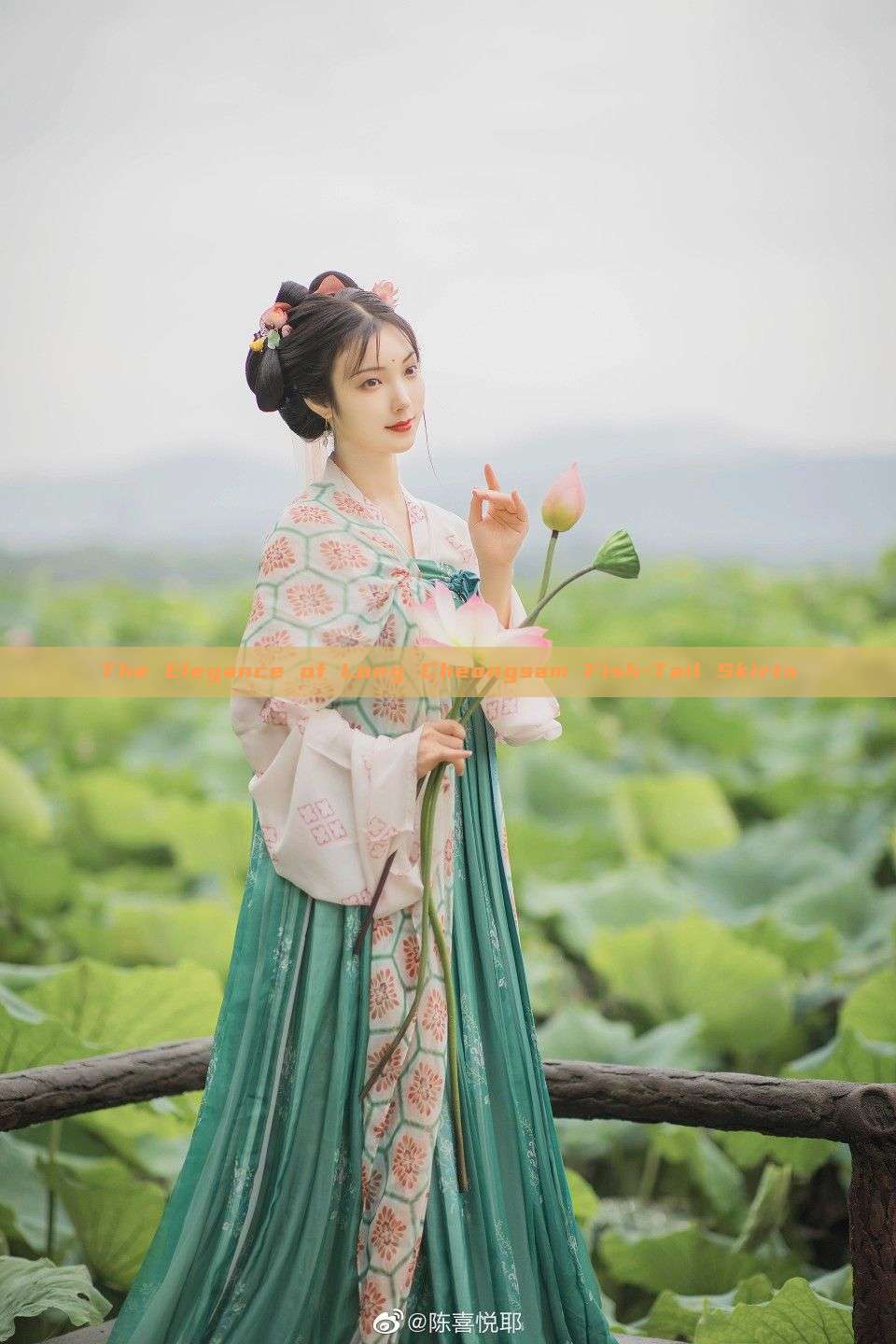 The Elegance of Long Cheongsam Fish-Tail Skirts The Elegance of Long Cheongsam Fish-Tail Skirts