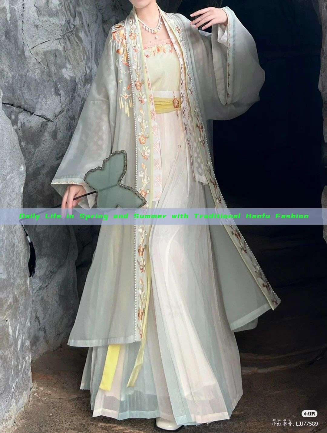 Daily Life in Spring and Summer with Traditional Hanfu Fashion Daily Life in Spring and Summer with Traditional Hanfu Fashion