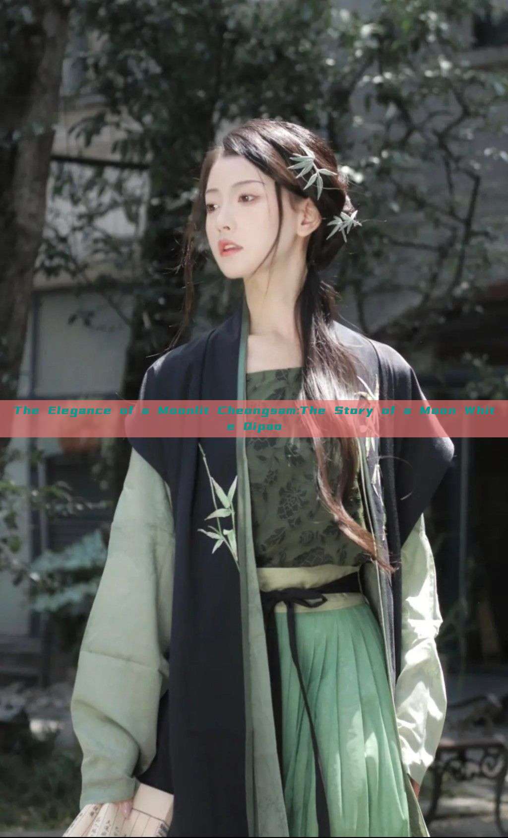 The Elegance of a Moonlit Cheongsam:The Story of a Moon White Qipao The Elegance of a Moonlit Cheongsam:The Story of a Moon White Qipao