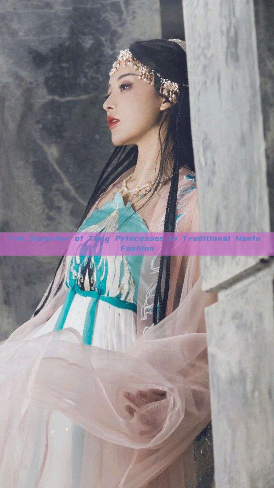 The Splendor of Tang Princesses in Traditional Hanfu Fashion