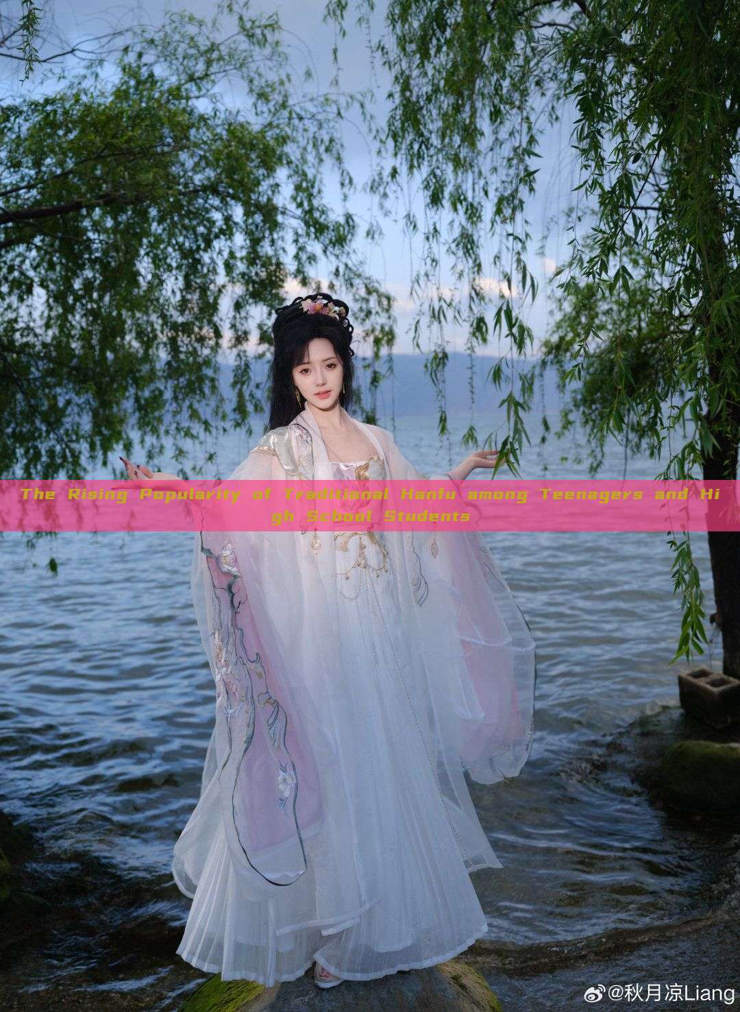 The Rising Popularity of Traditional Hanfu among Teenagers and High School Students The Rising Popularity of Traditional Hanfu among Teenagers and High School Students