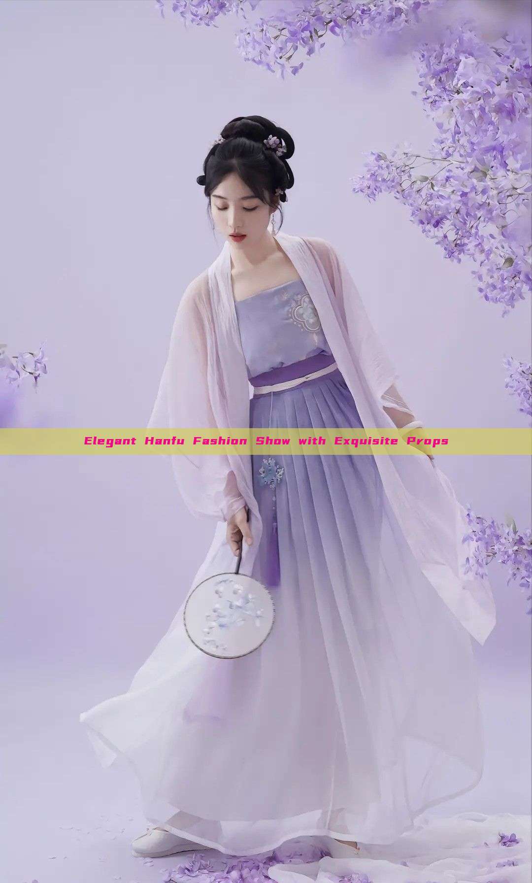Elegant Hanfu Fashion Show with Exquisite Props Elegant Hanfu Fashion Show with Exquisite Props