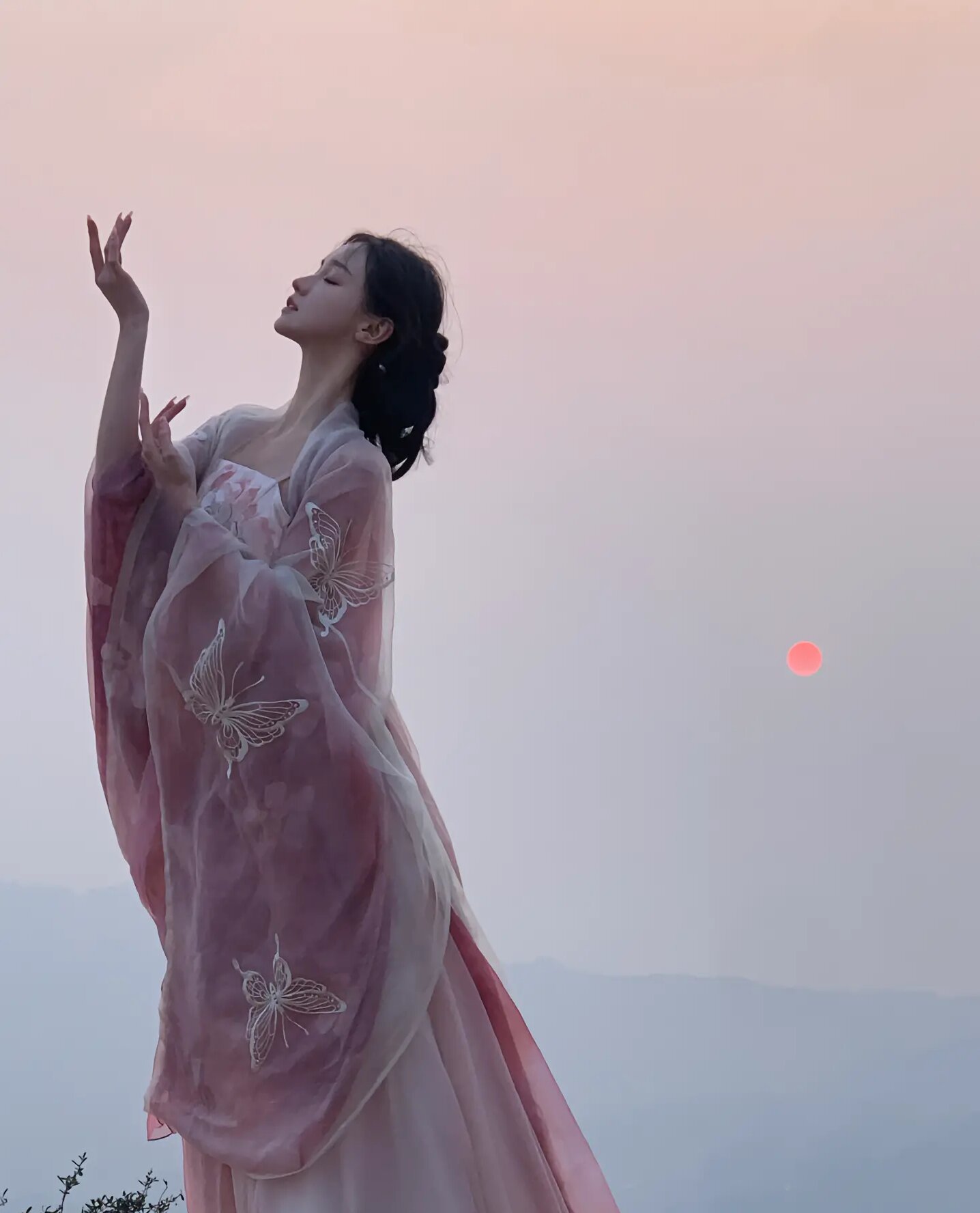 The Charm of Cheongsam-Style Small Outer Wraps and Shawls