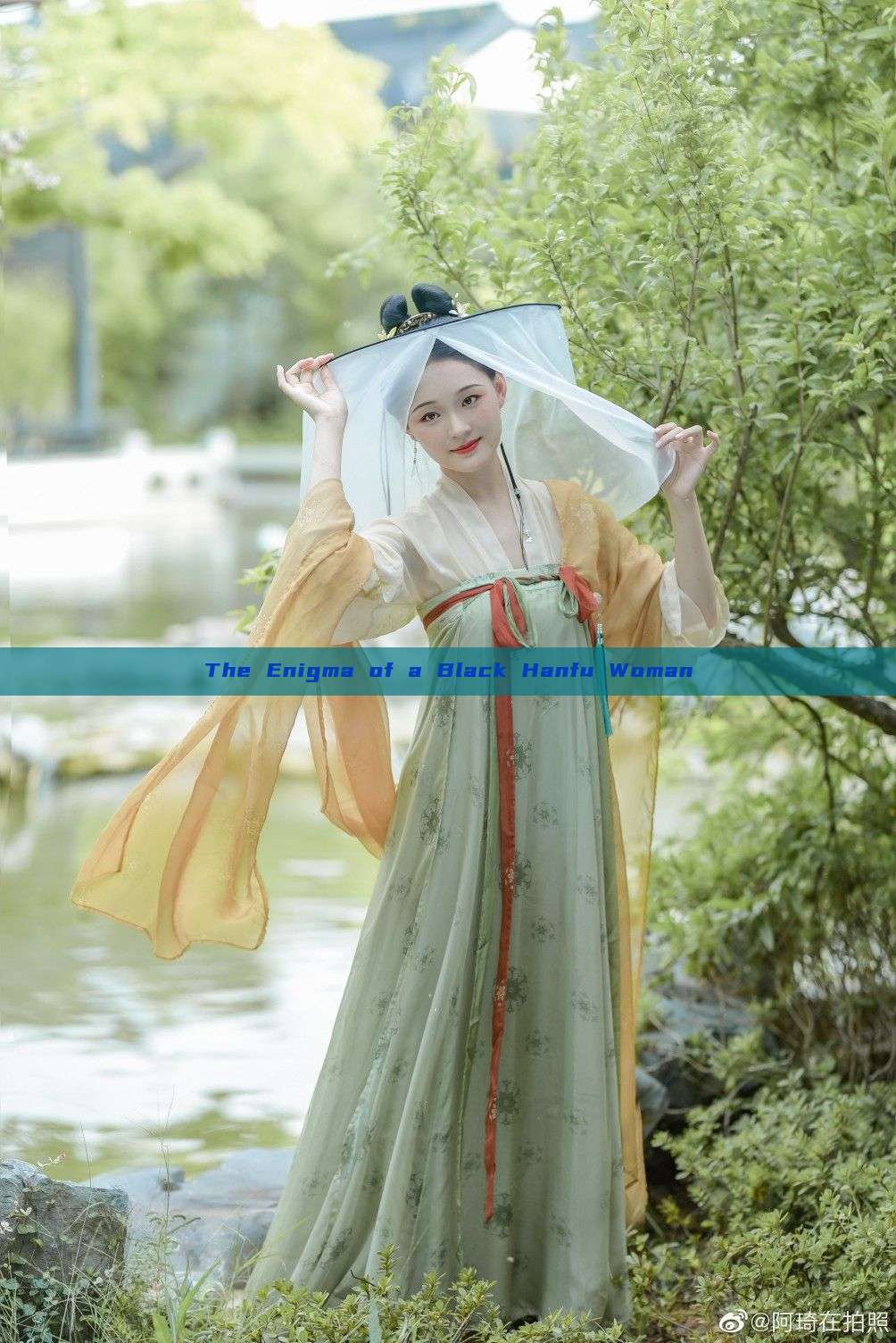 The Enigma of a Black Hanfu Woman The Enigma of a Black Hanfu Woman