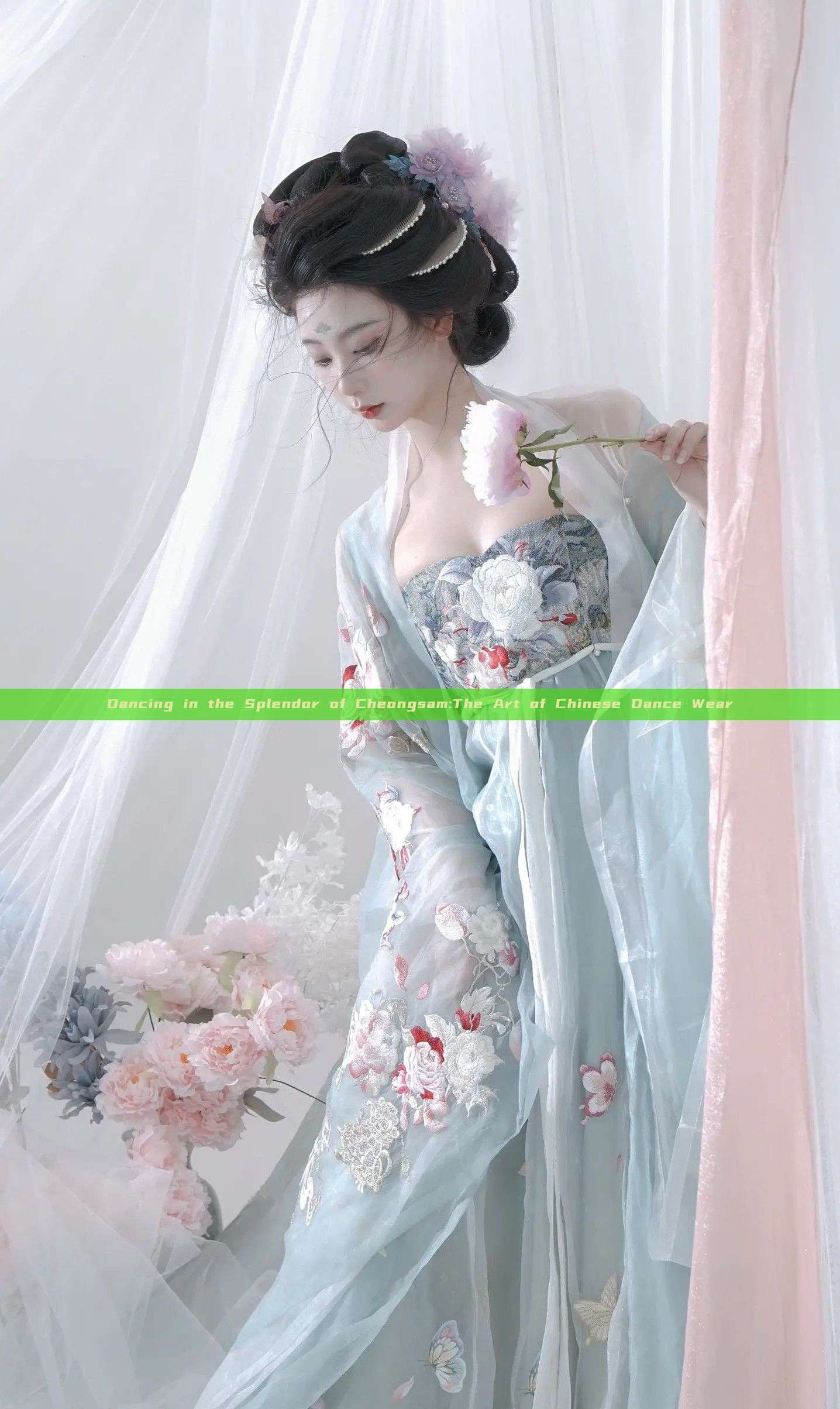 Dancing in the Splendor of Cheongsam:The Art of Chinese Dance Wear Dancing in the Splendor of Cheongsam:The Art of Chinese Dance Wear